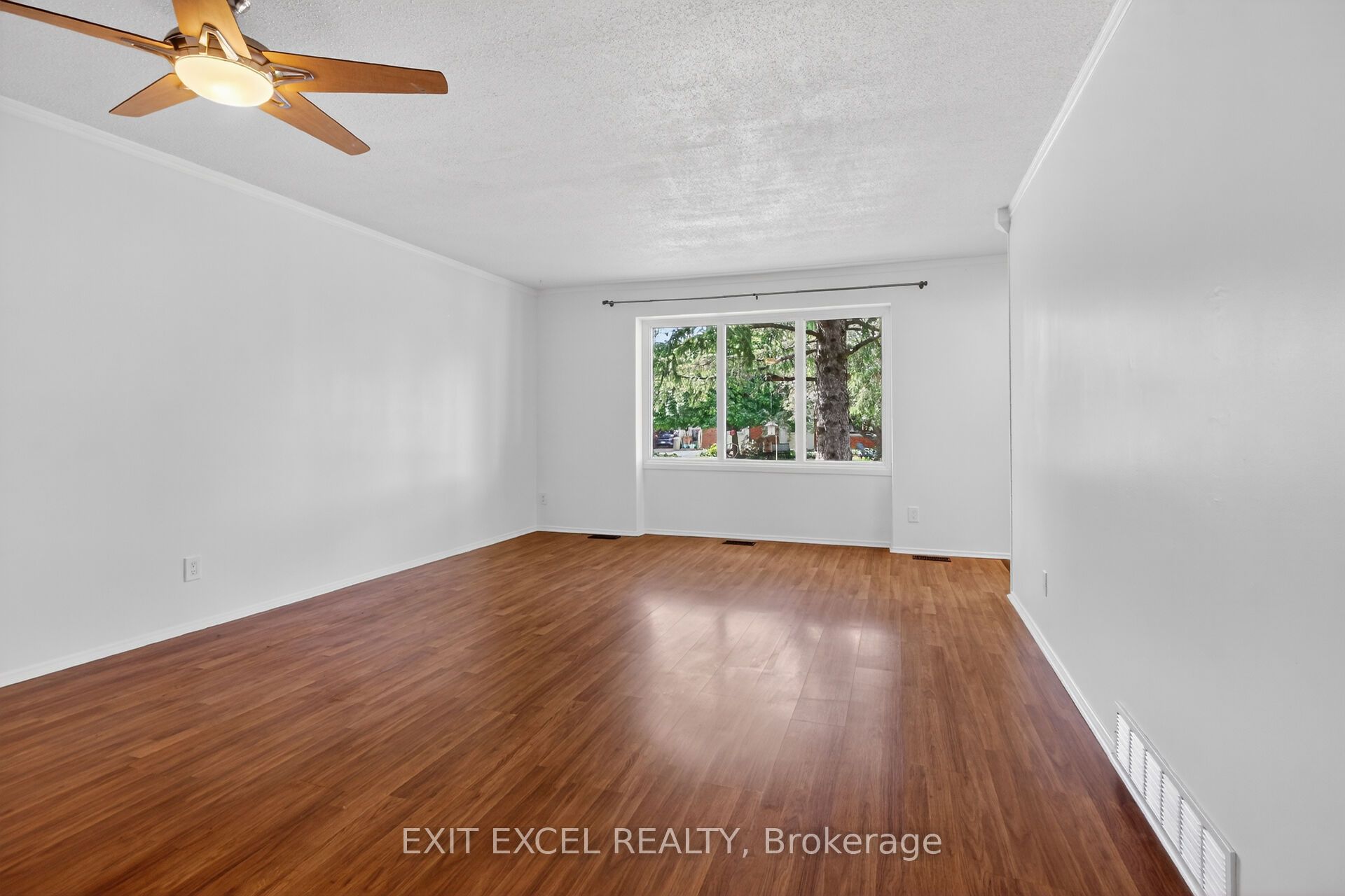 283 McElroy Drive, Kanata, ON K2L 1Y3 photo 5