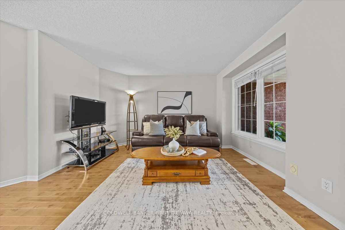 46 MARGRAVE Avenue, Hunt Club - South Keys and Area, ON K1T 3Y2 photo 3