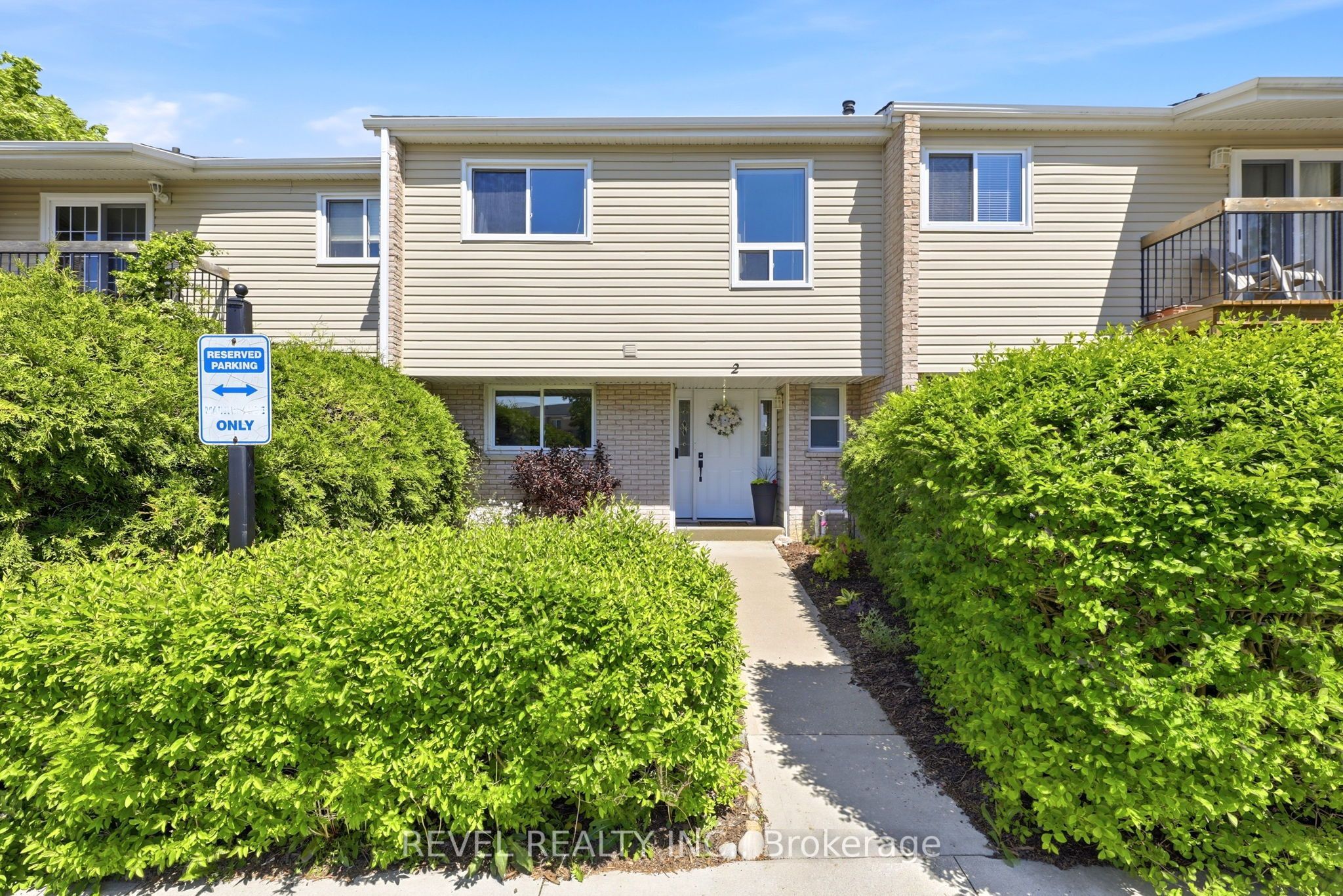 669 Osgoode Drive 2, London South, ON N6E 2C7