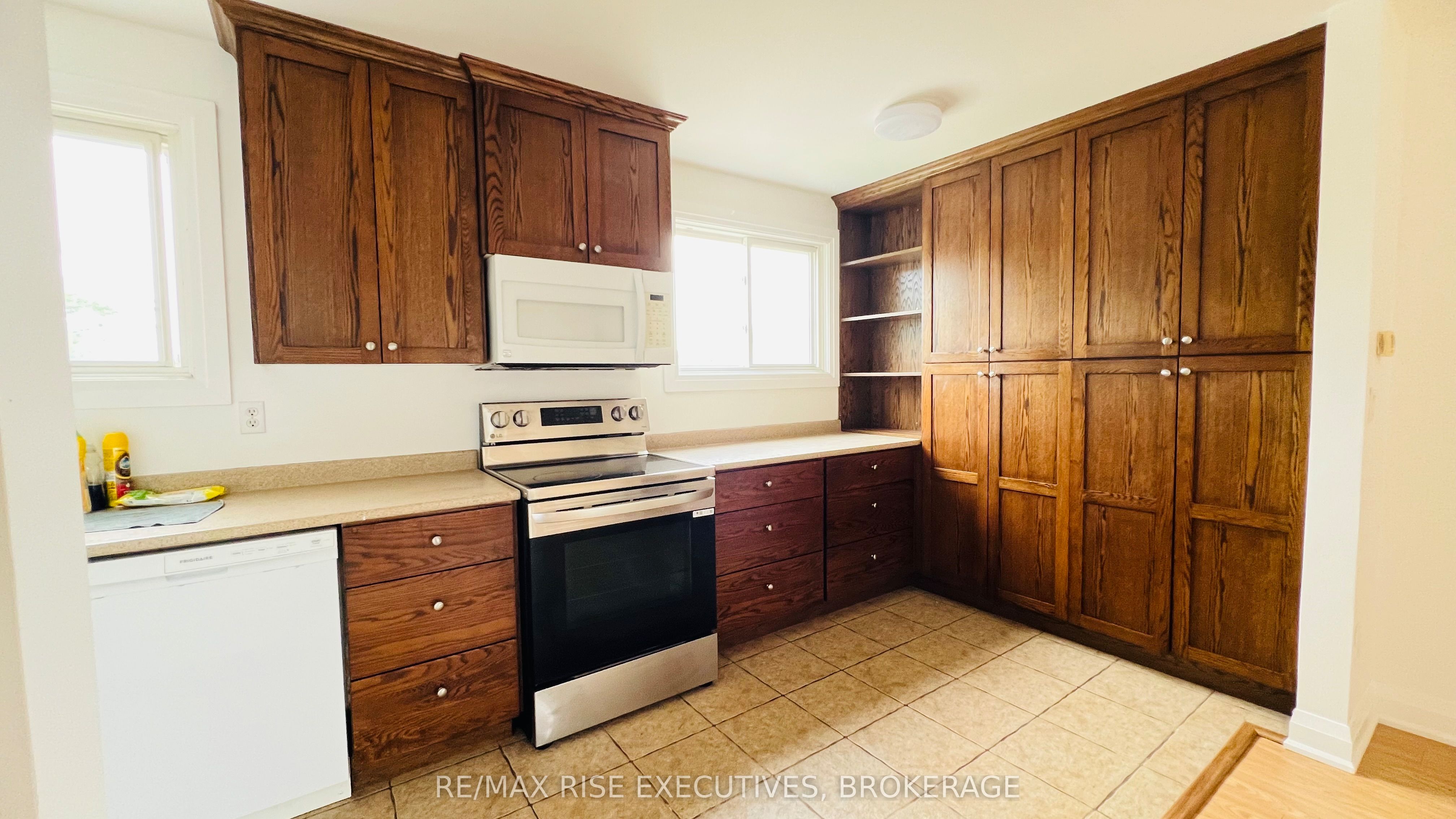 863 Datzell Lane, Kingston, ON K7M 7P9 photo 3
