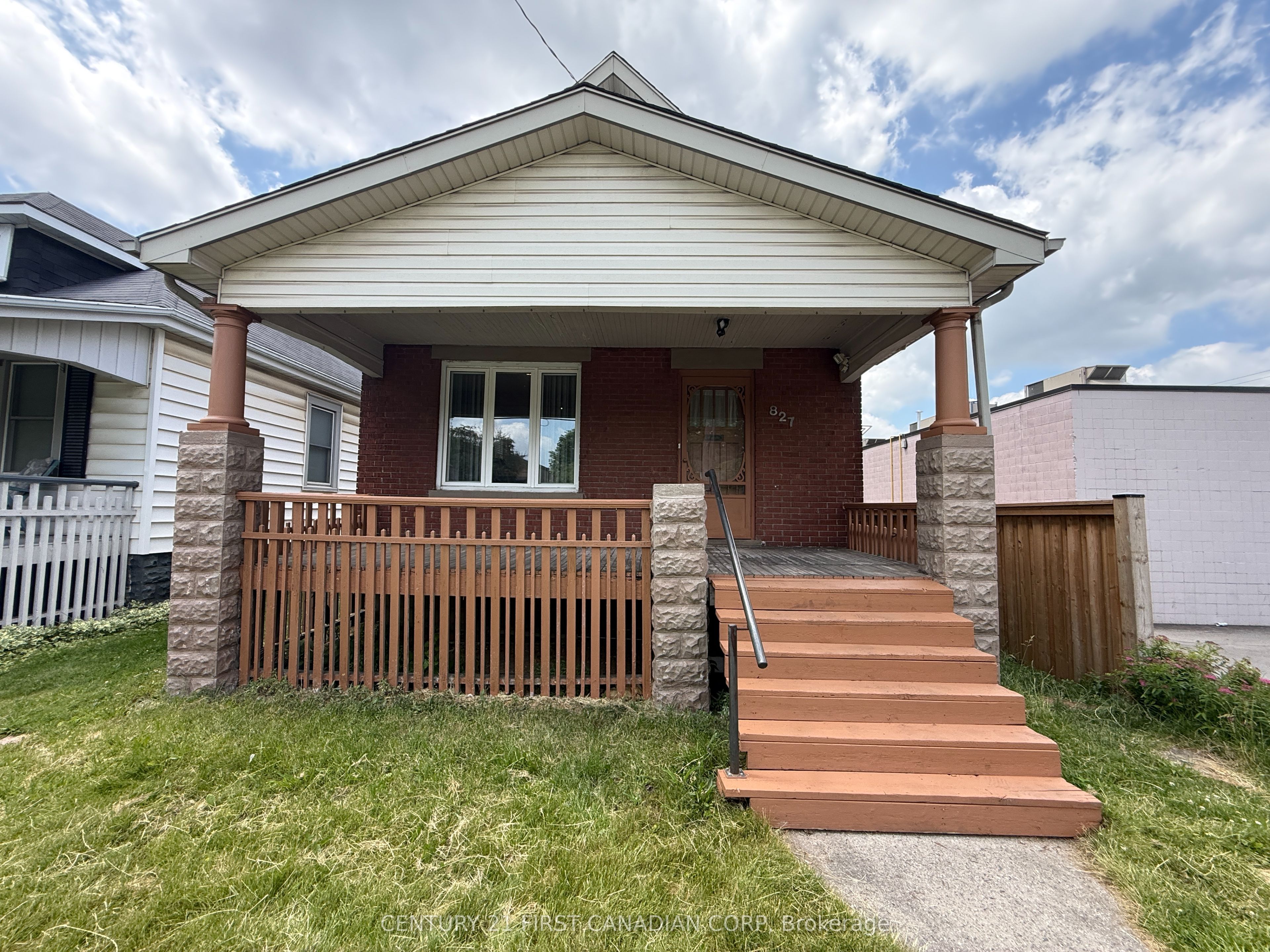 827 Quebec Street, London East, ON N5Y 1X3
