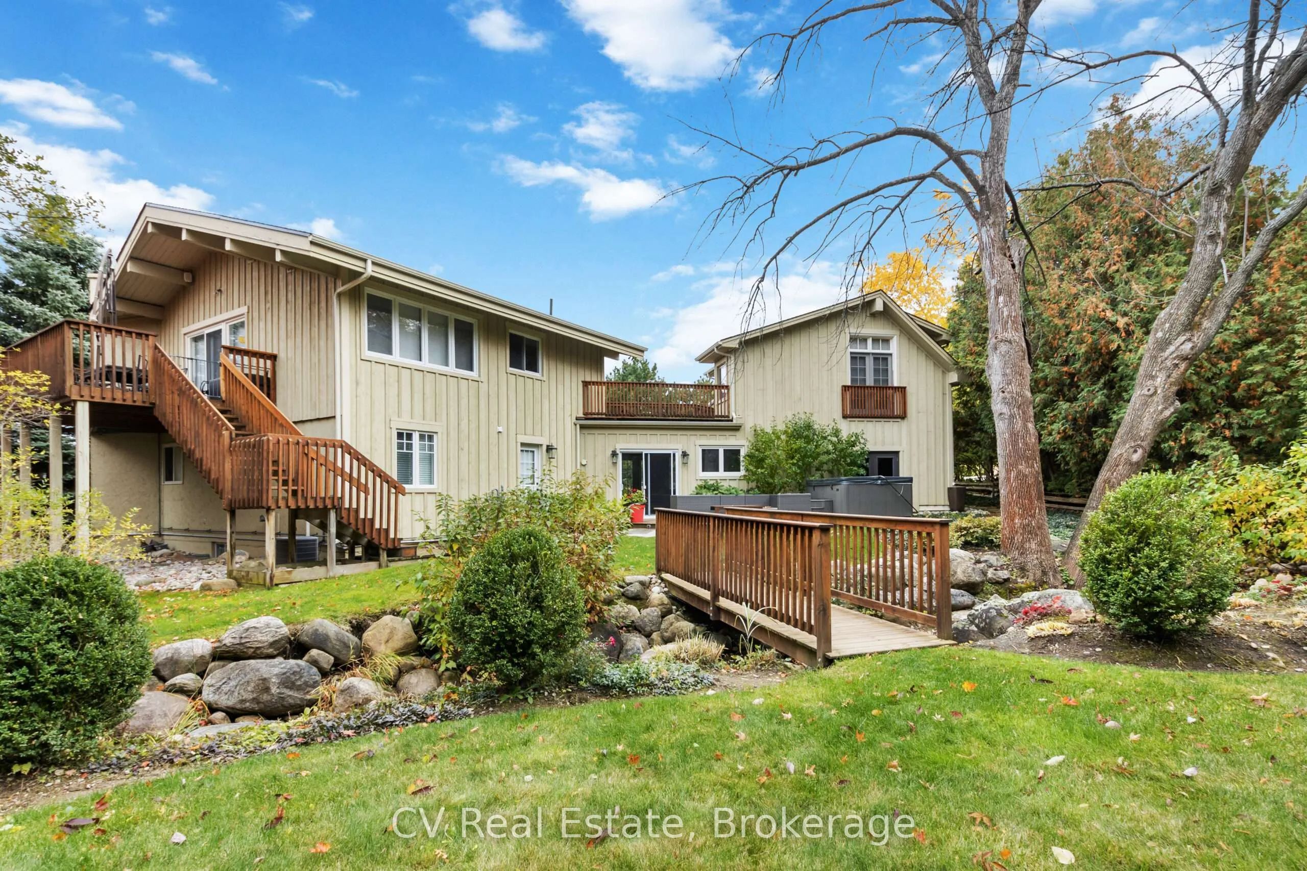 156 Chamonix Crescent, Blue Mountains, ON L9Y 0S7 photo 2