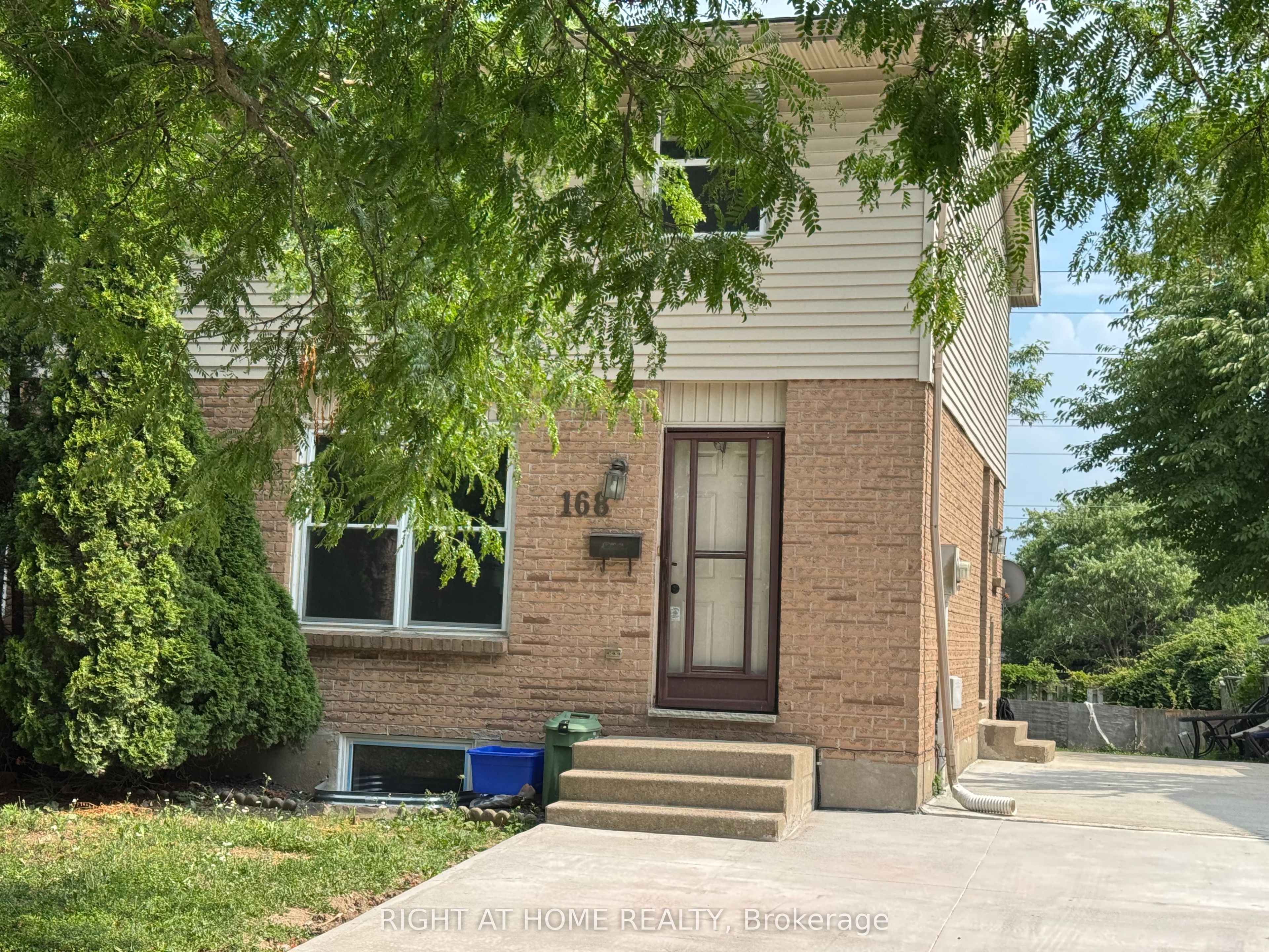 168 Golfdale Crescent, London South, ON N6C 5X4