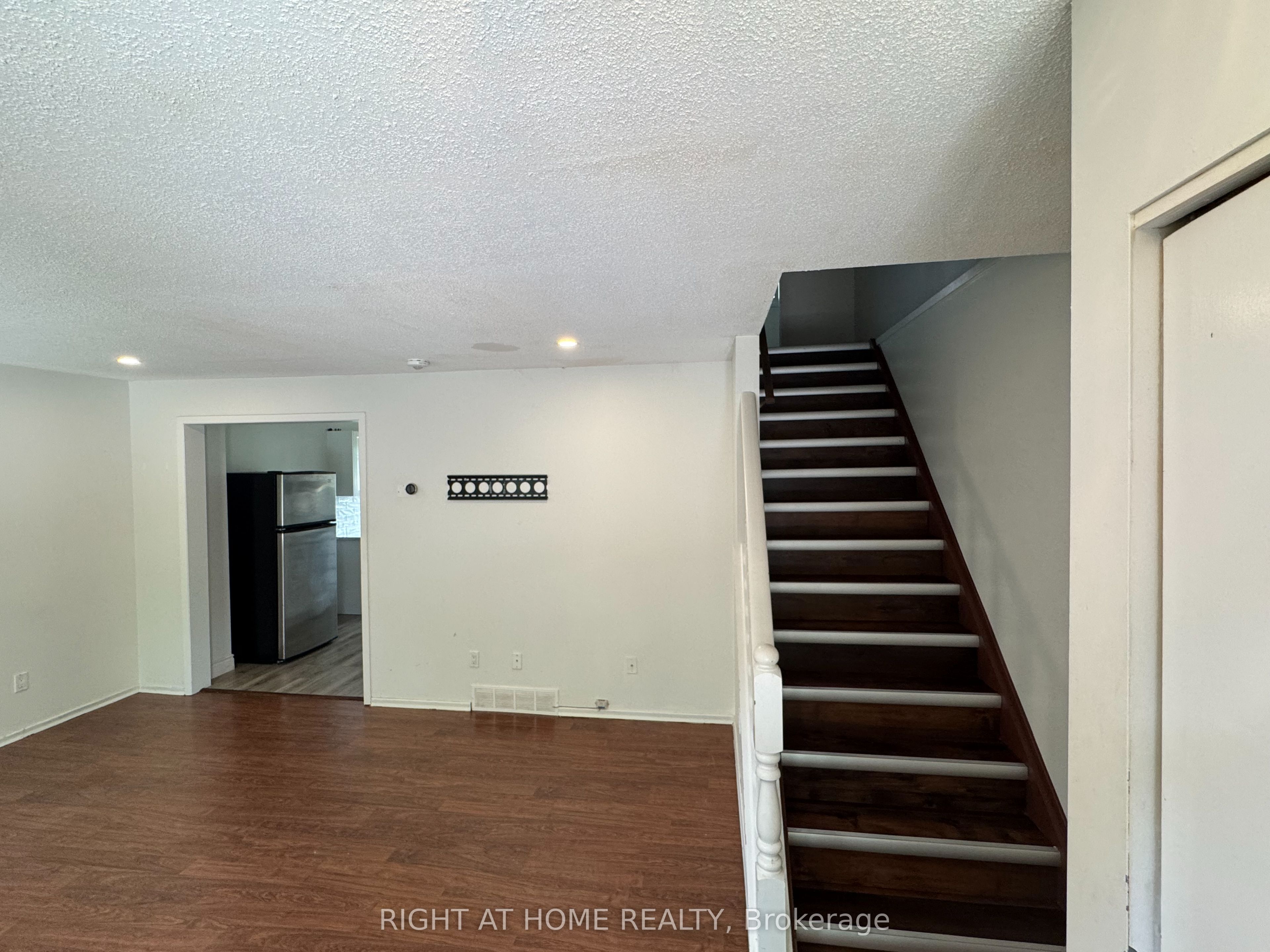 168 Golfdale Crescent, London South, ON N6C 5X4 photo 3
