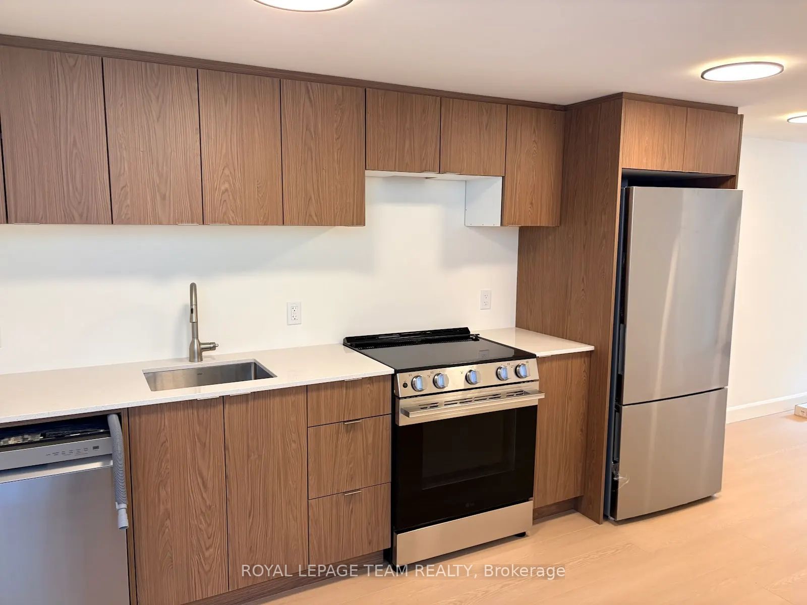 245 Bradford Street B, Britannia - Lincoln Heights and Area, ON K2B 5Z5 photo 4