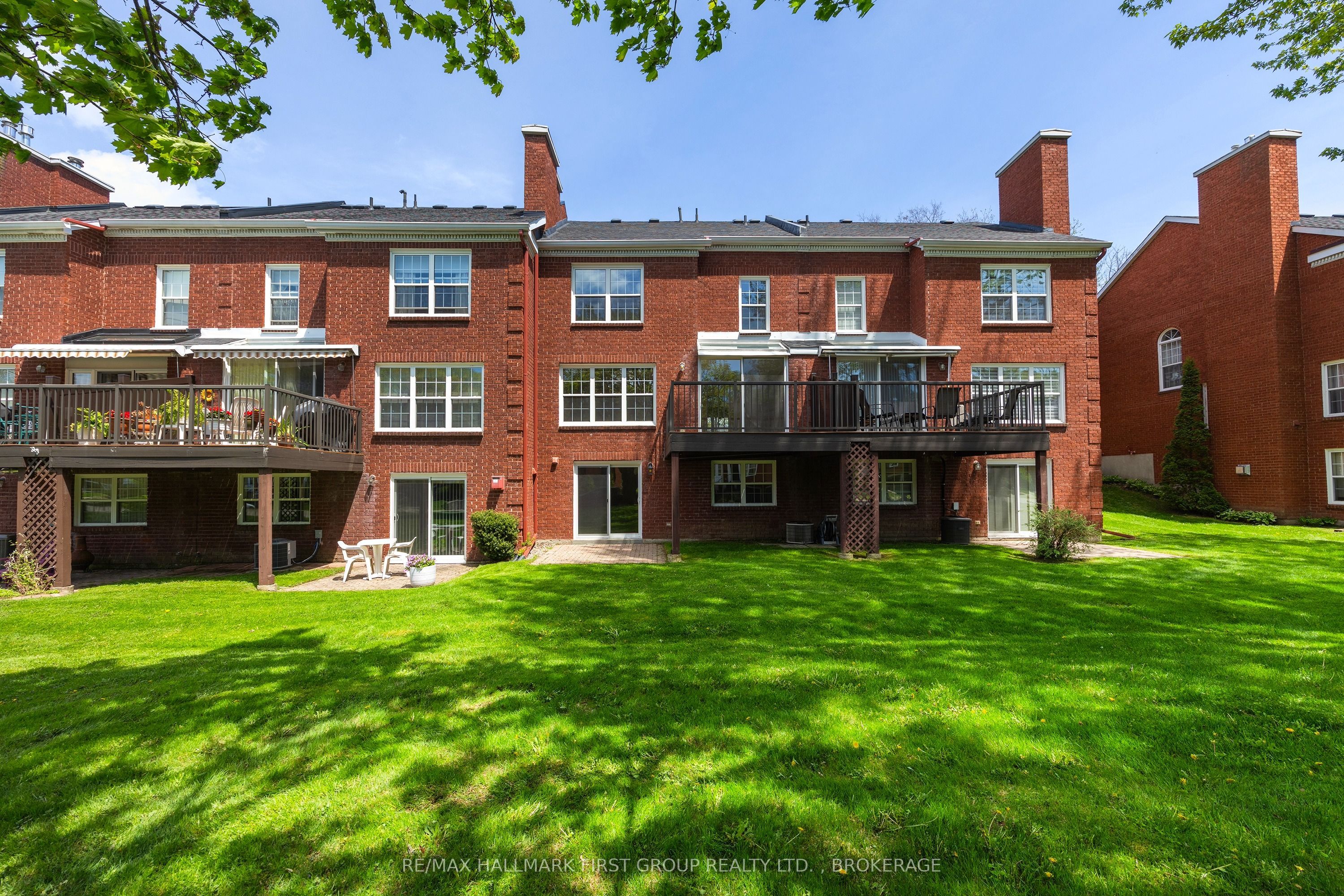 15 Country Club Place, Brockville, ON K6V 6T7 photo 2
