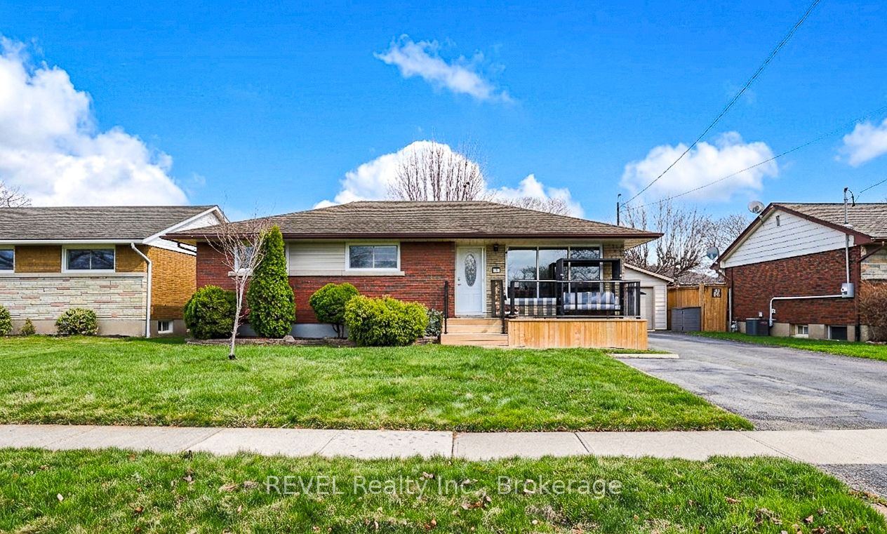 24 Grosvenor Street S, St. Catharines, ON L2M 3E2 photo 2