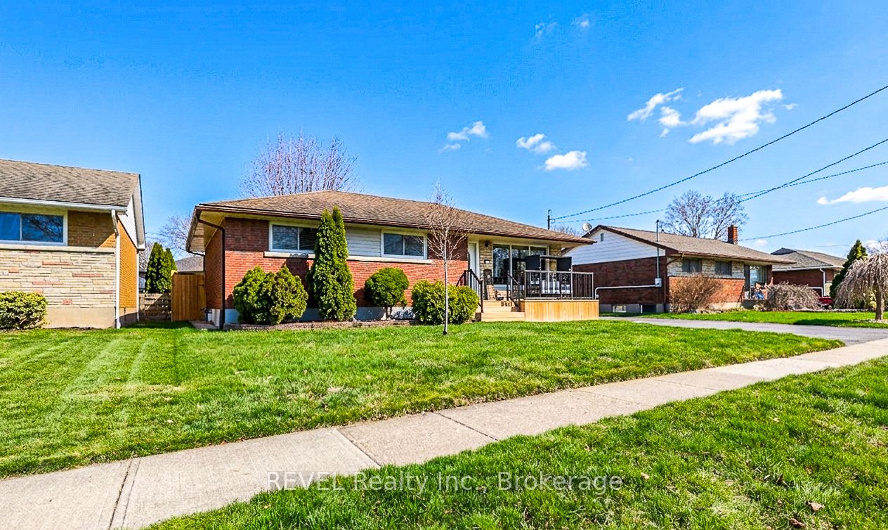24 Grosvenor Street S, St. Catharines, ON L2M 3E2 photo 3