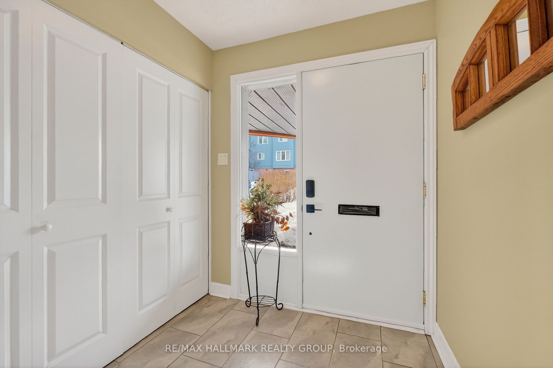 3 Birchdale Avenue D, Crystal Bay - Rocky Point - Bayshore, ON K2H 5A1 photo 4