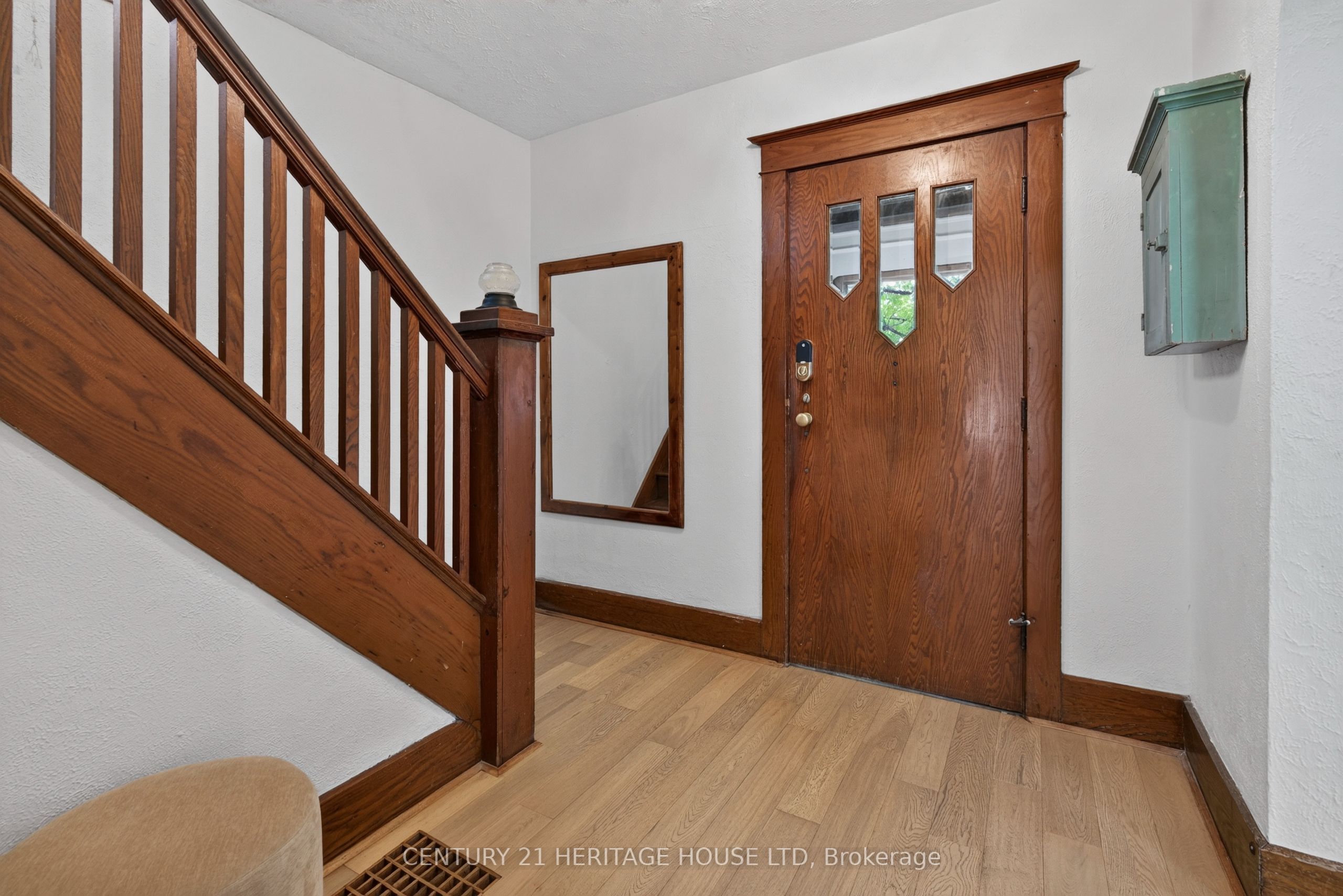 98 Roger Street, Waterloo, ON N2J 1A5 photo 3