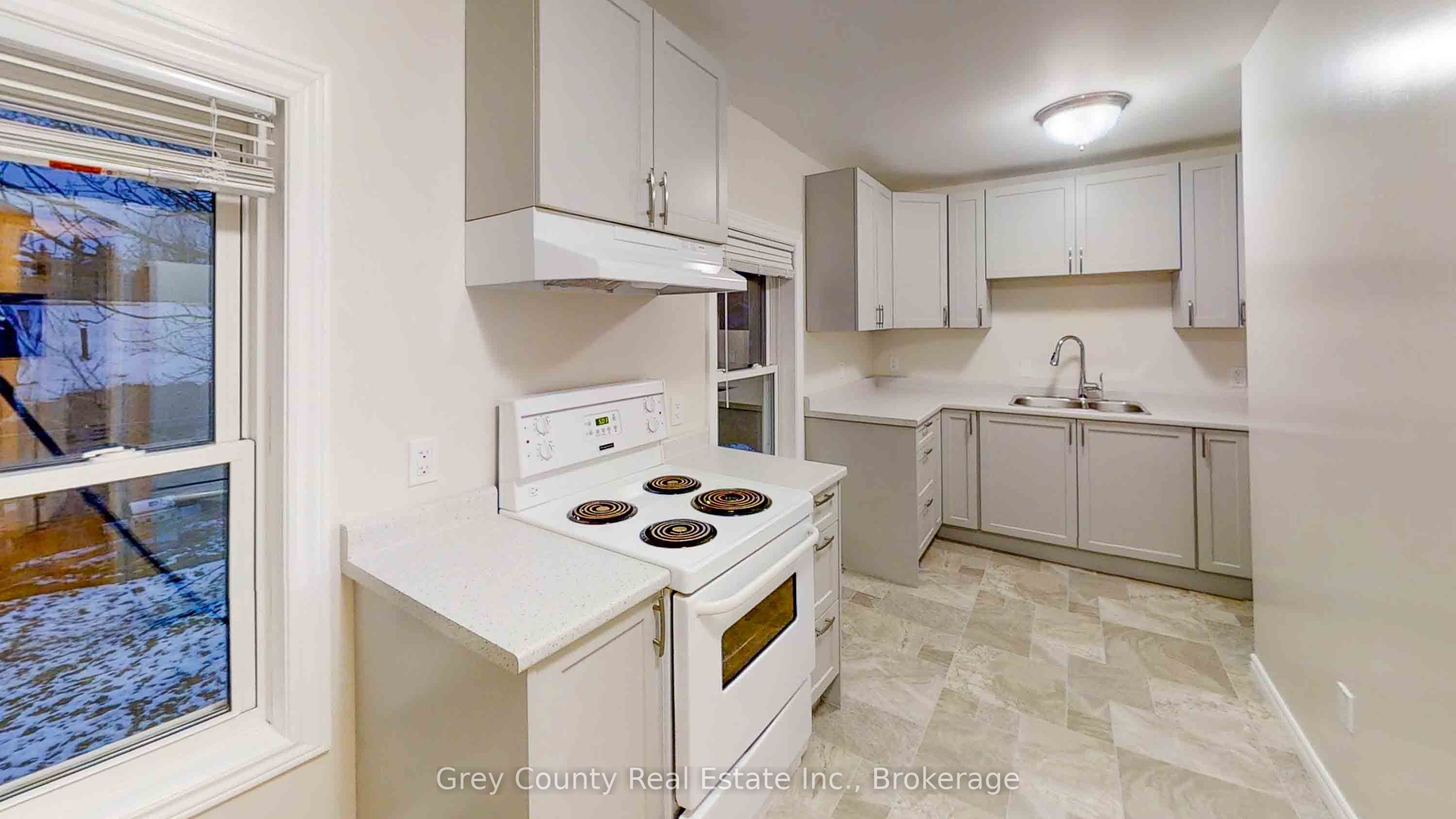 39 Main St Street E B, Grey Highlands, ON N0C 1H0 photo 5