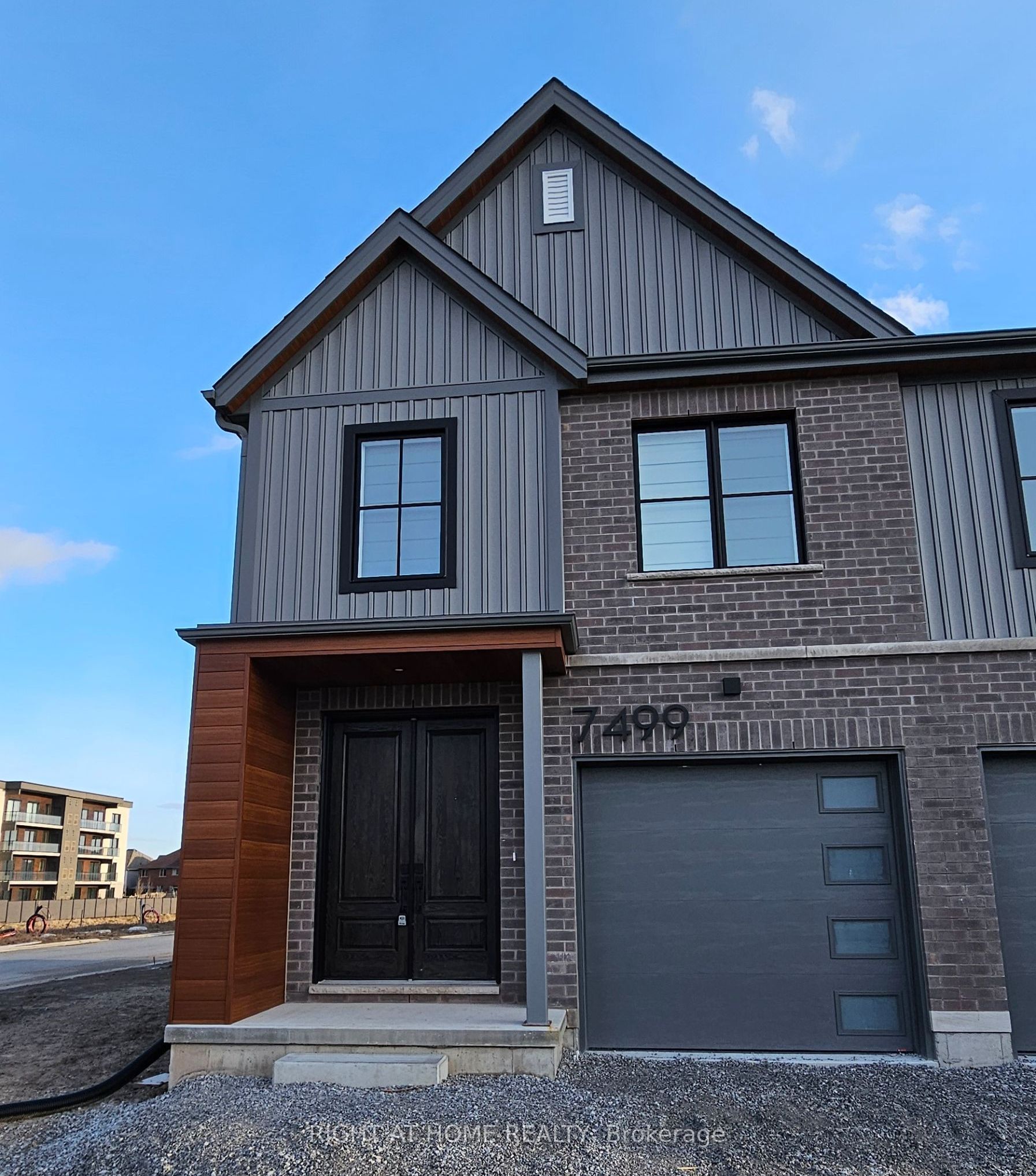 7499 Marvel Drive Main, Niagara Falls, ON L2H 3V8 photo 2