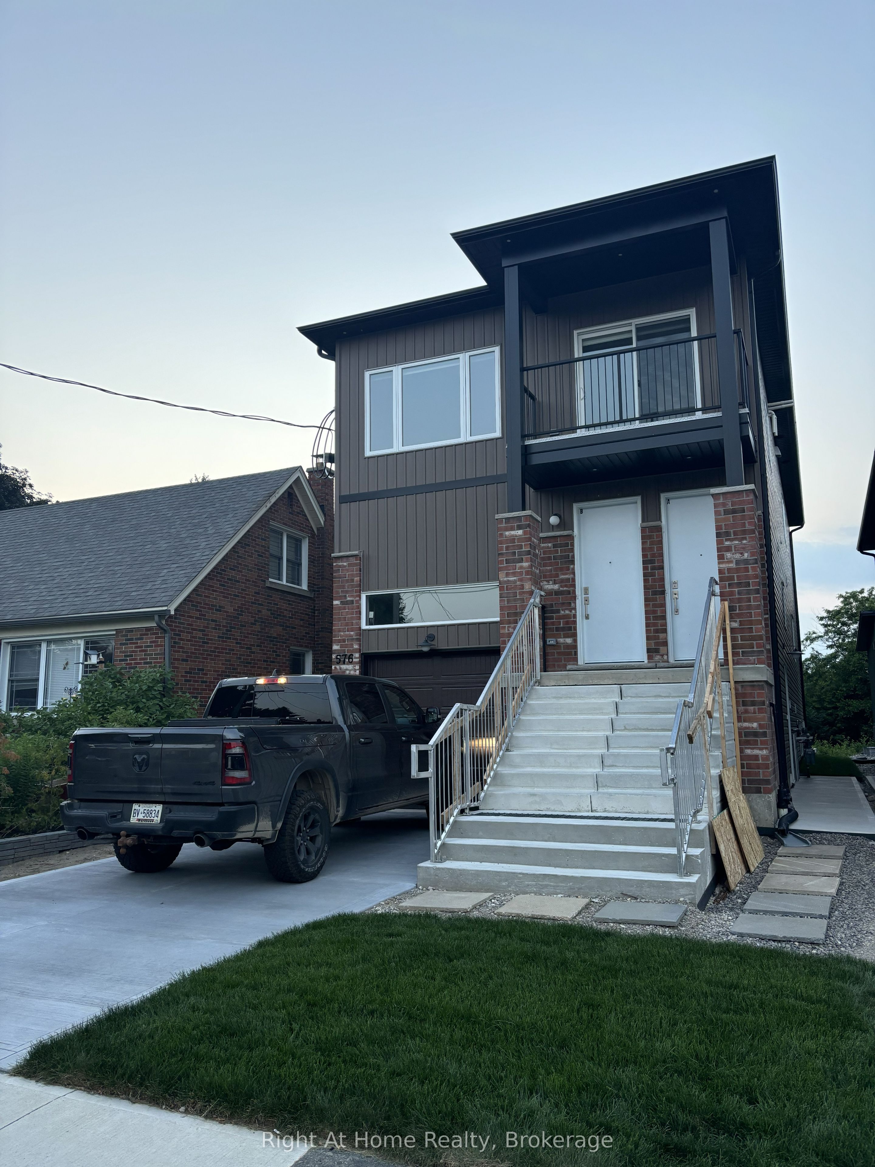 576C Guelph Street, Kitchener, ON N2H 5Y4 photo 2