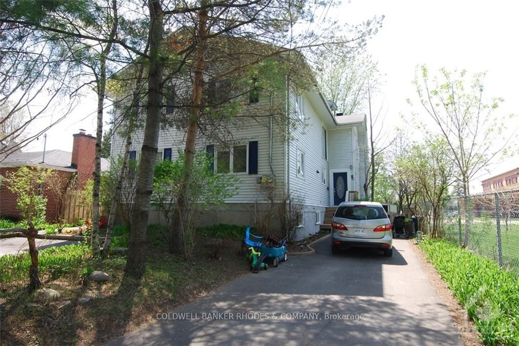 160 Mafeking Avenue A, Manor Park - Cardinal Glen and Area, ON K1K 2V5