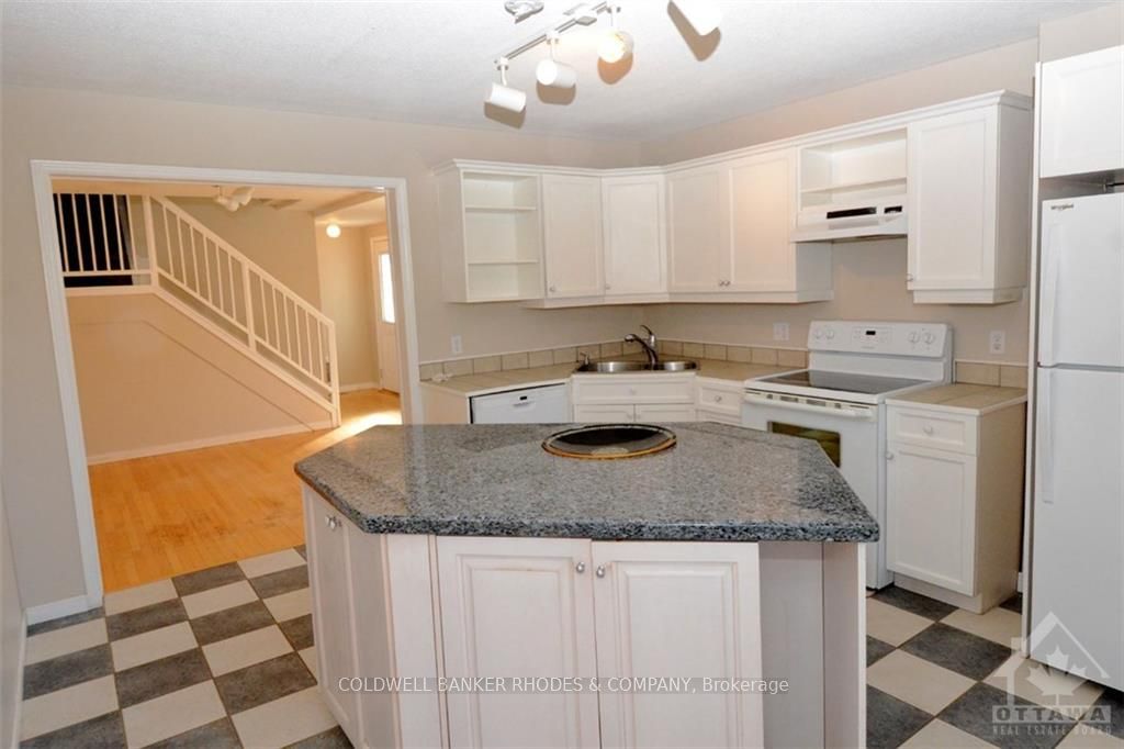160 Mafeking Avenue A, Manor Park - Cardinal Glen and Area, ON K1K 2V5 photo 4