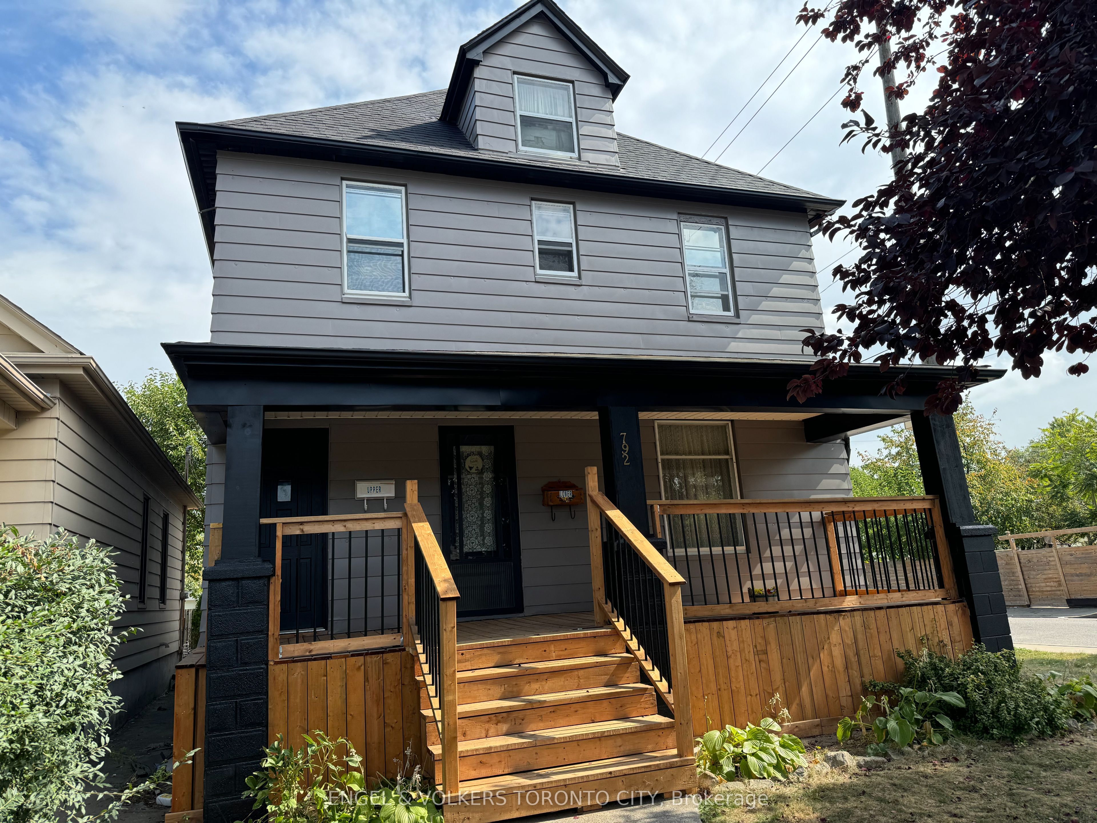 792 Pierre Avenue, Windsor, ON N9A 2K5 photo 2