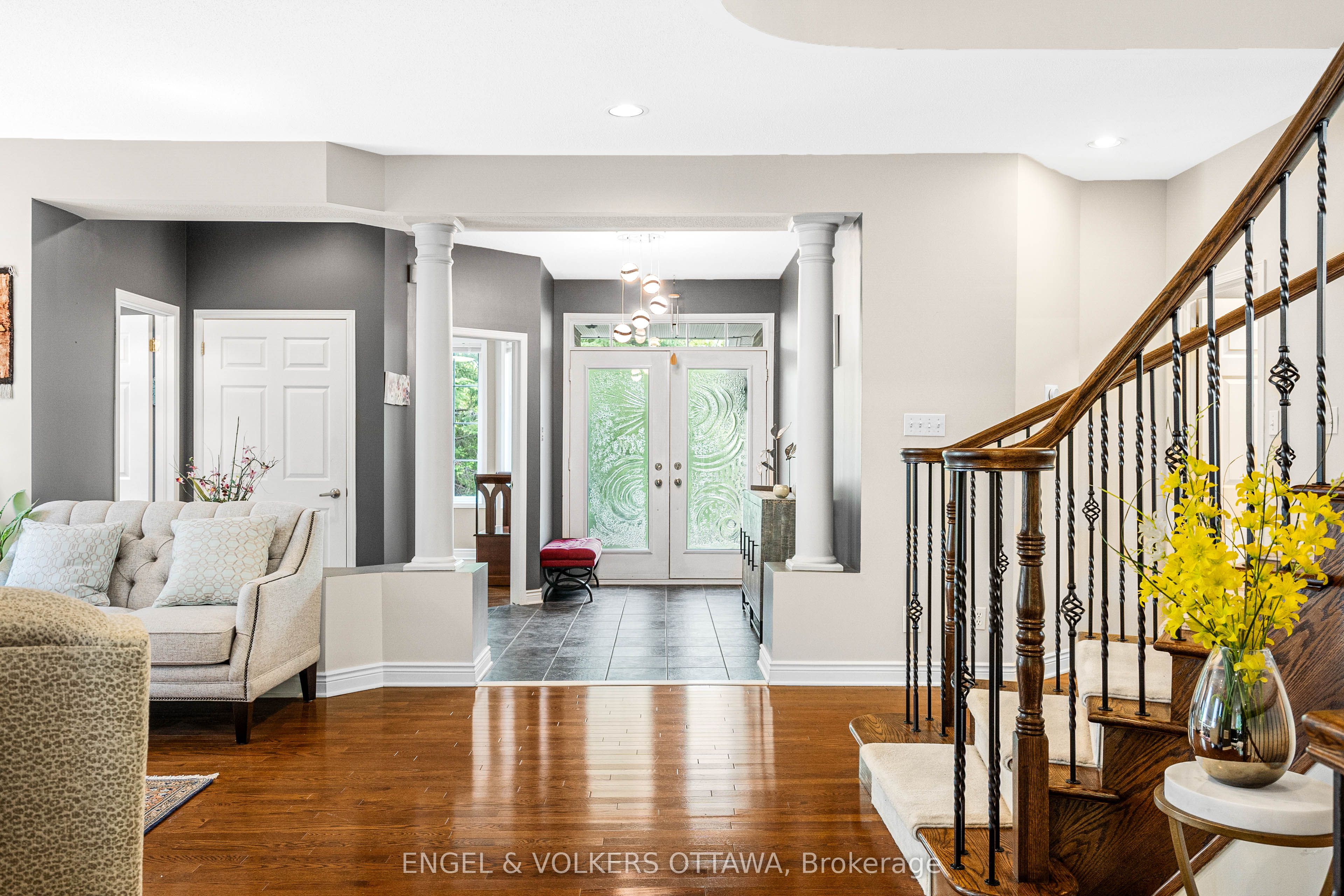 8 Glenrill Place, Kanata, ON K2M 2T6 photo 3