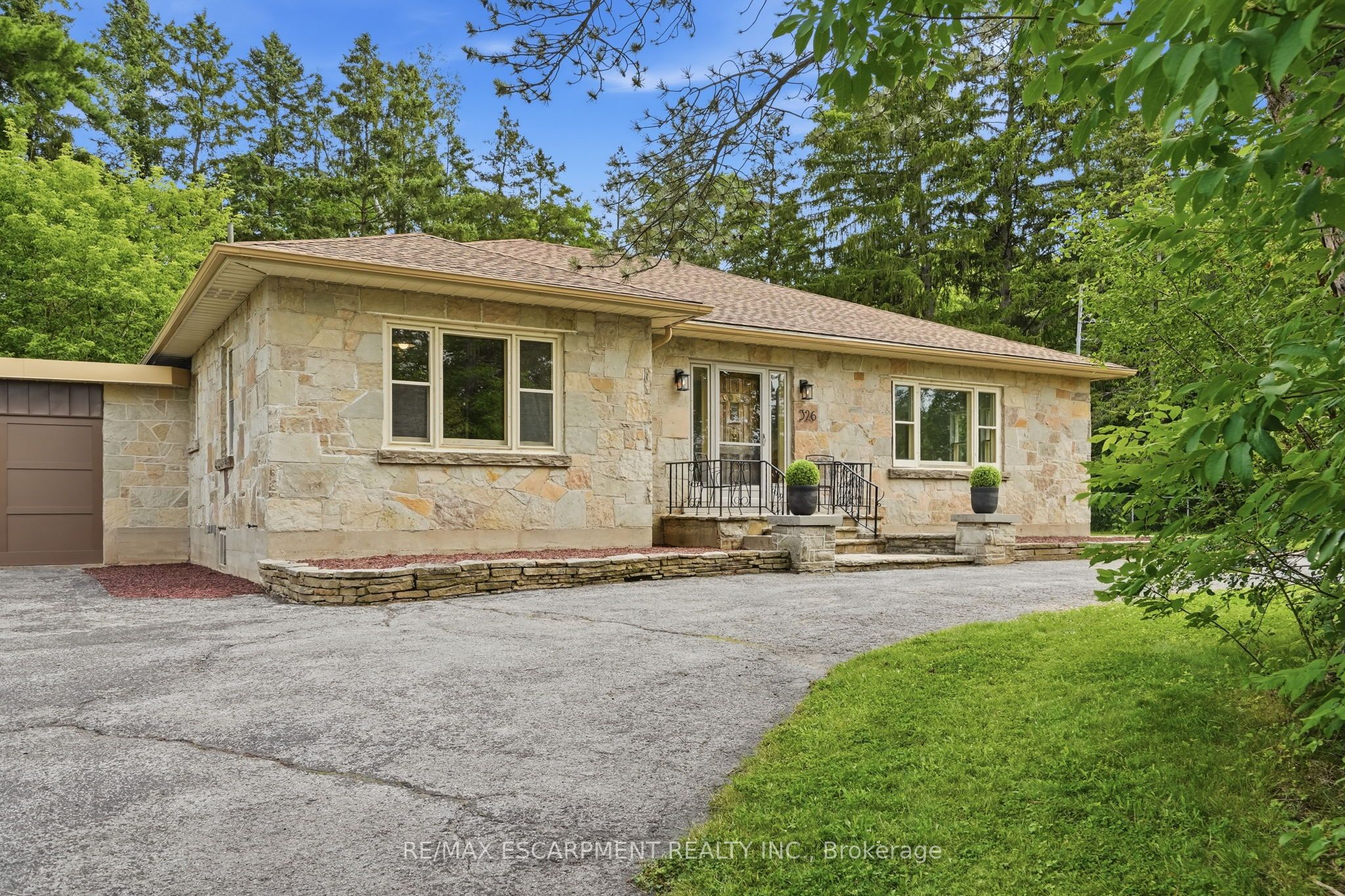 326 Old Brock Road, Hamilton, ON L9H 5H6 photo 3