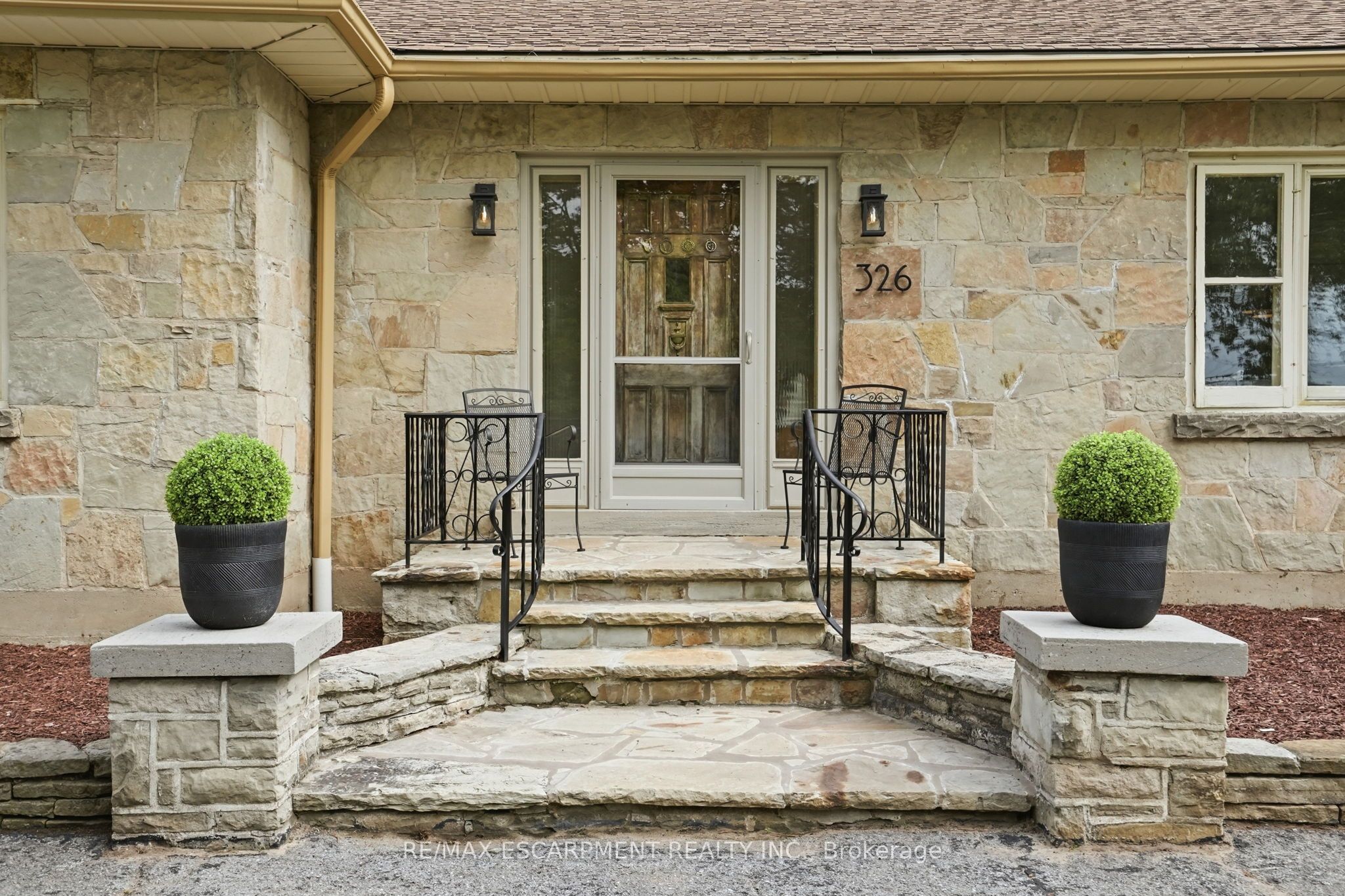 326 Old Brock Road, Hamilton, ON L9H 5H6 photo 4