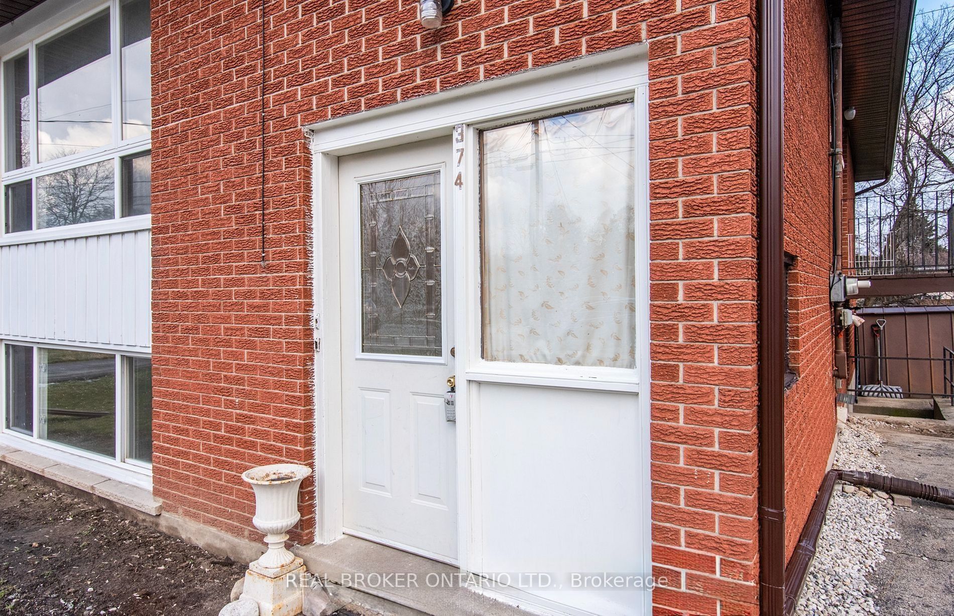 374 Southill Drive Lower Unit, Kitchener, ON N2A 2R1 photo 2