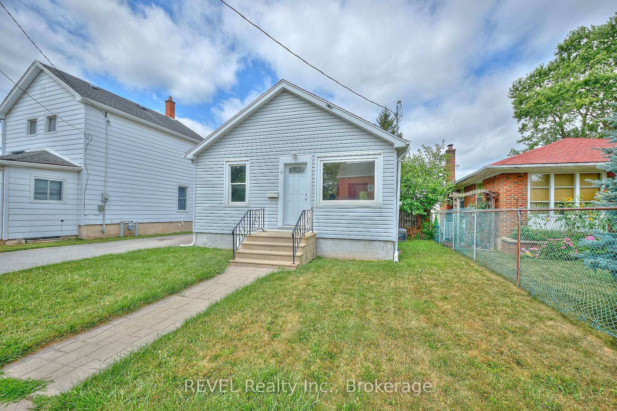 9 Colborne Street, Thorold, ON L2V 3P6