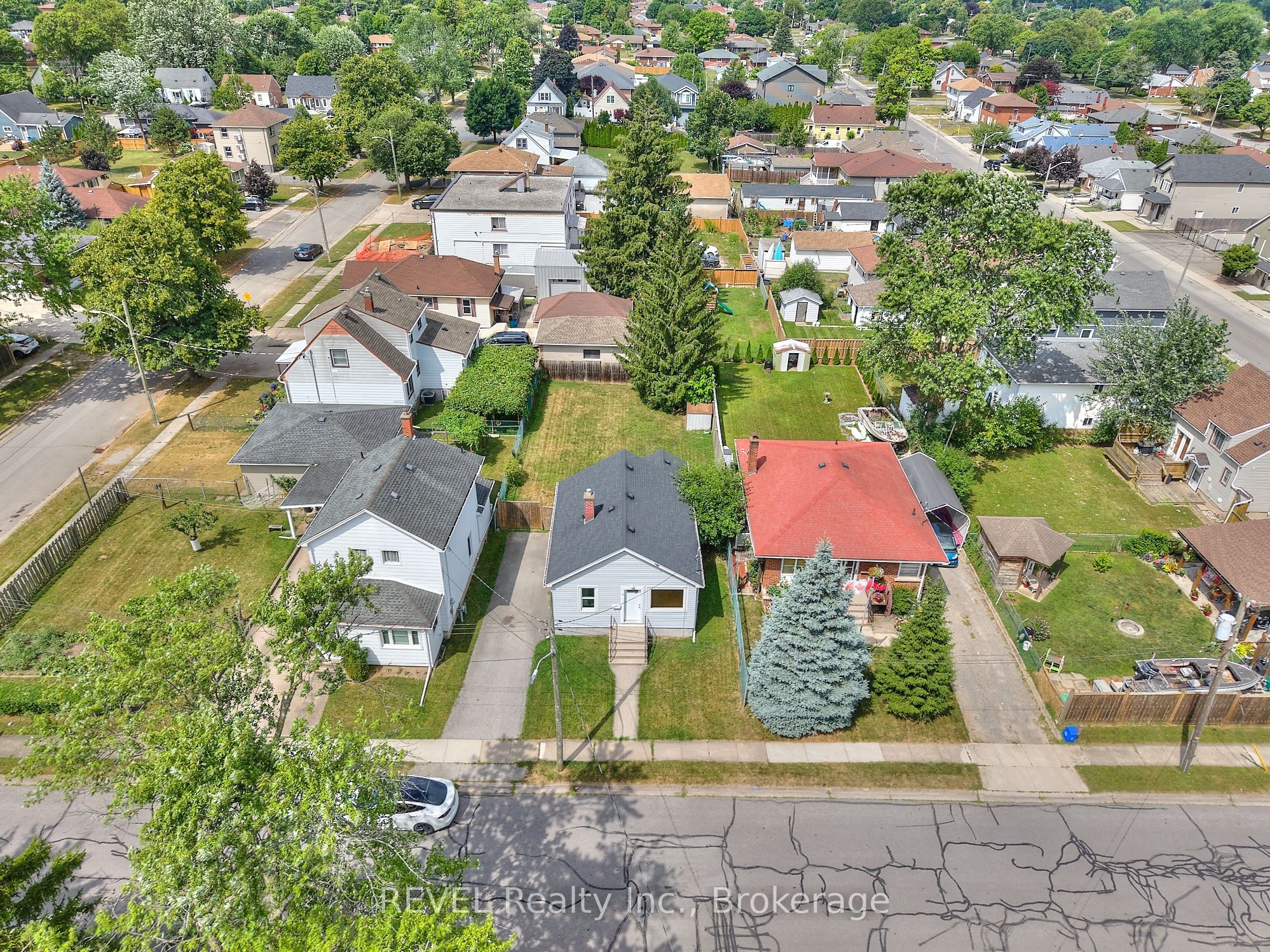 9 Colborne Street, Thorold, ON L2V 3P6 photo 2