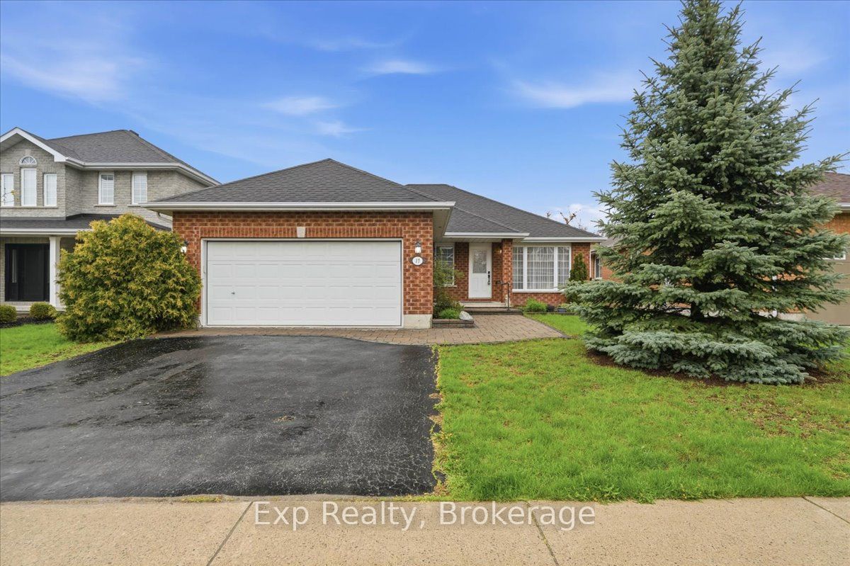 17 Spruce Gardens, Belleville, ON K8N 5W3