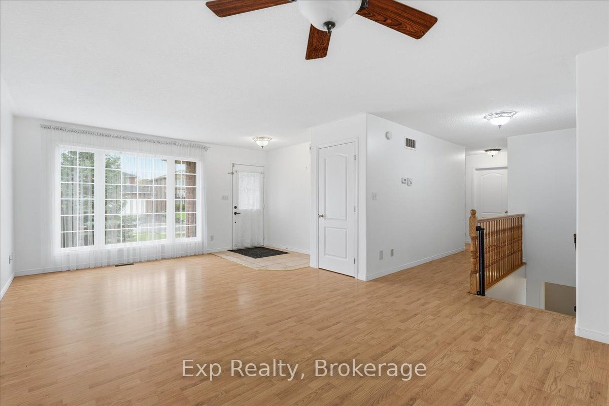 17 Spruce Gardens, Belleville, ON K8N 5W3 photo 4