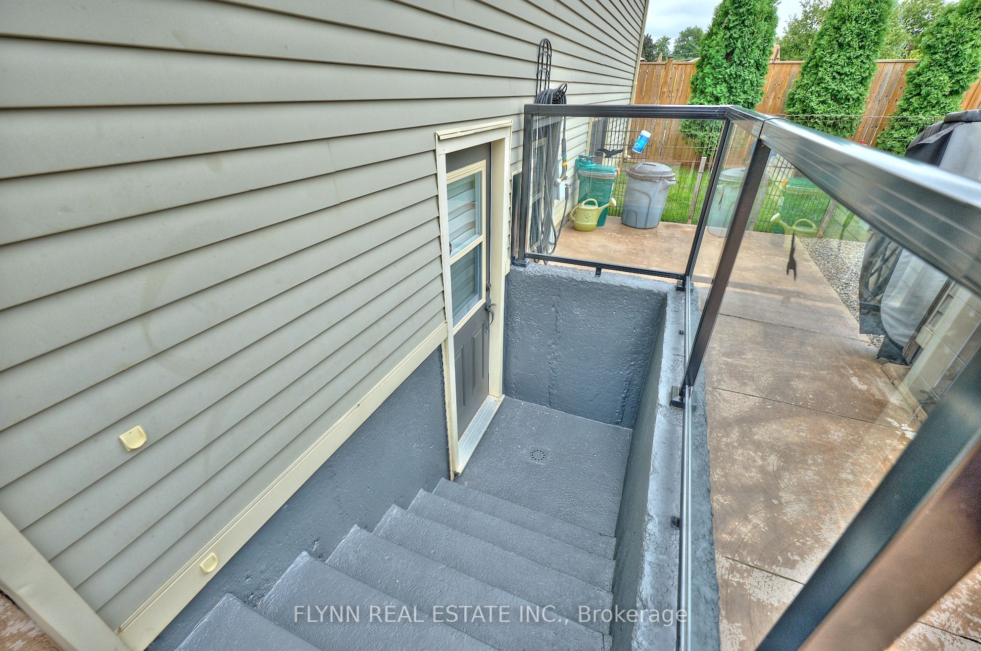 3907 Cardinal Drive, Niagara Falls, ON L2H 2W2