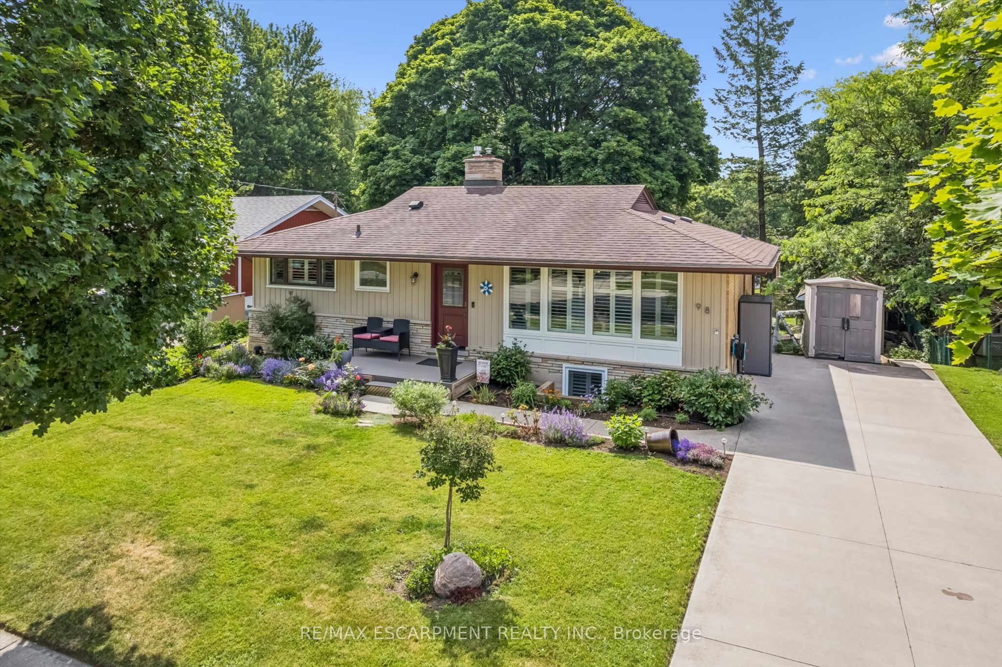 98 Stonybrook Drive, Kitchener, ON N2M 4L7