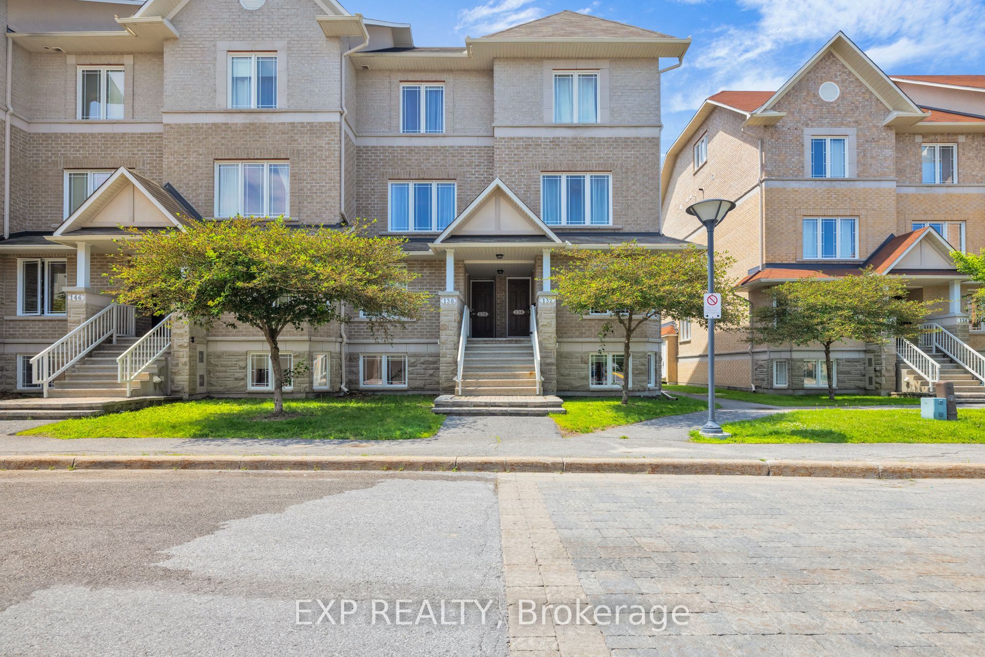 132 PASEO Private, South of Baseline to Knoxdale, ON K2G 4N7