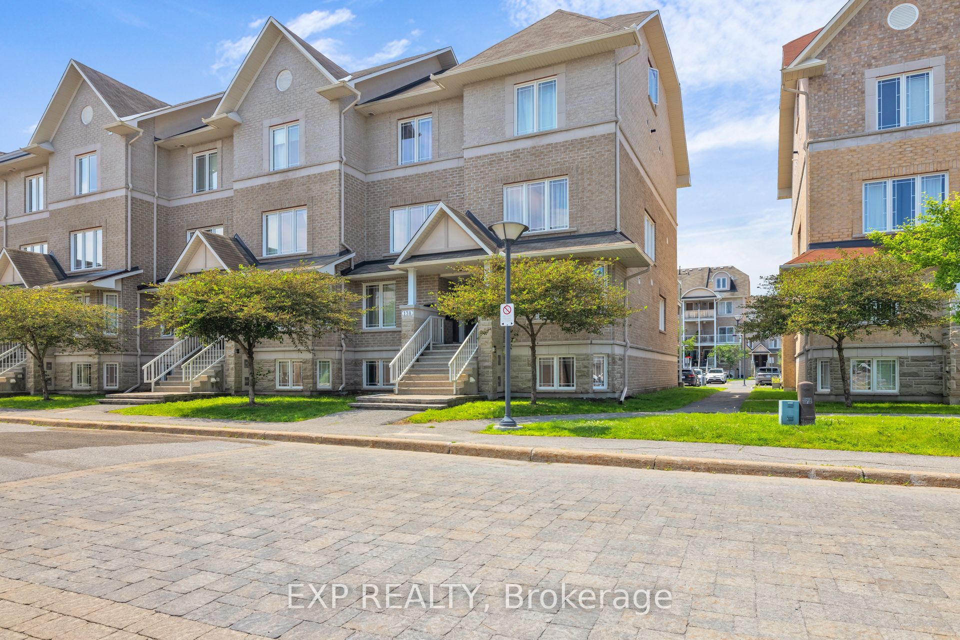 132 PASEO Private, South of Baseline to Knoxdale, ON K2G 4N7 photo 4