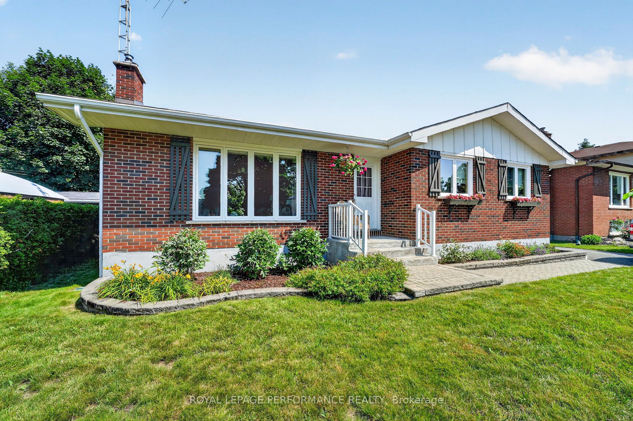 32 Frost Avenue N, South Stormont, ON K0C 1P0 photo 2