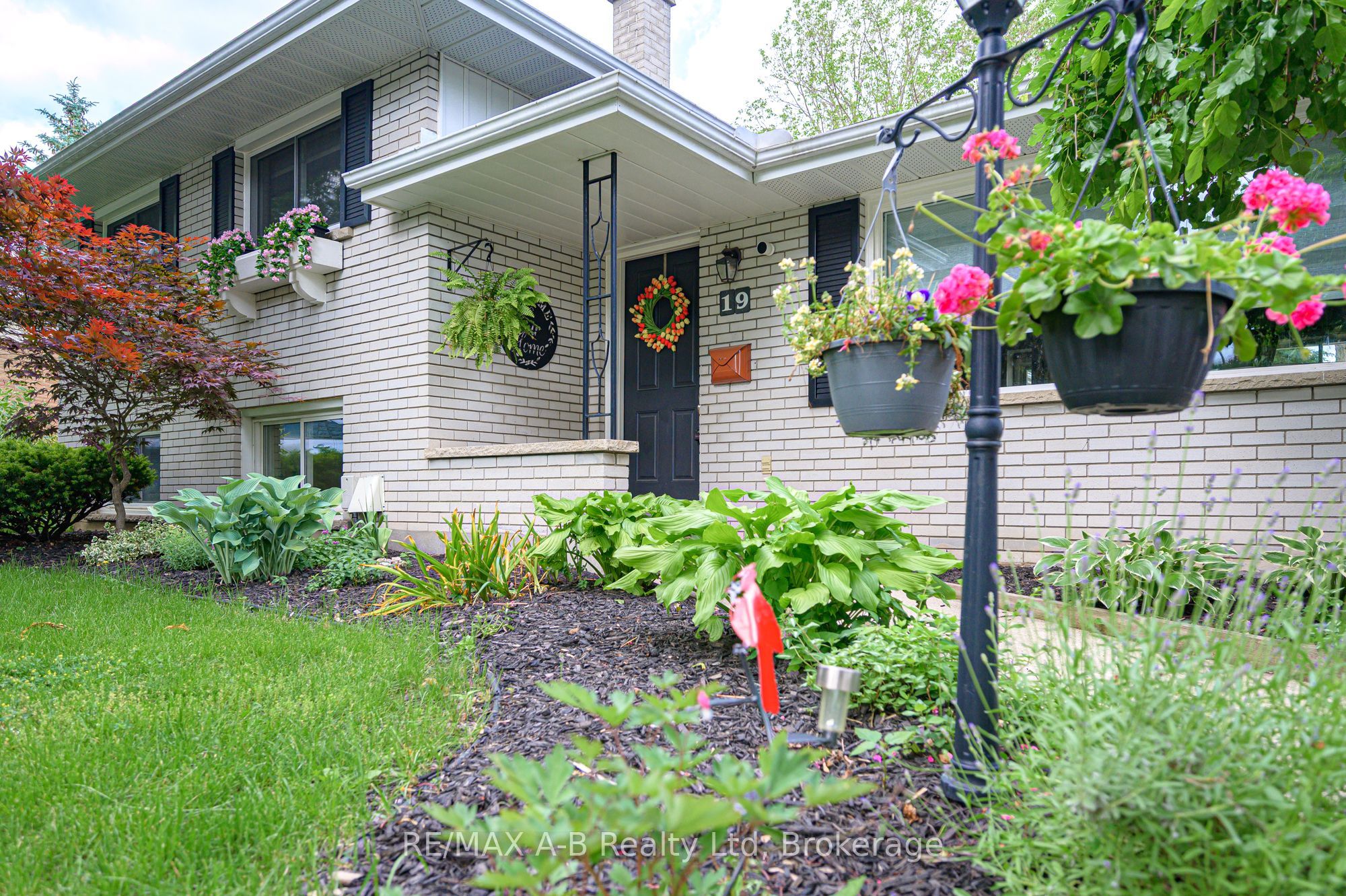 19 Linton Place, Kitchener, ON N2B 2K1 photo 2