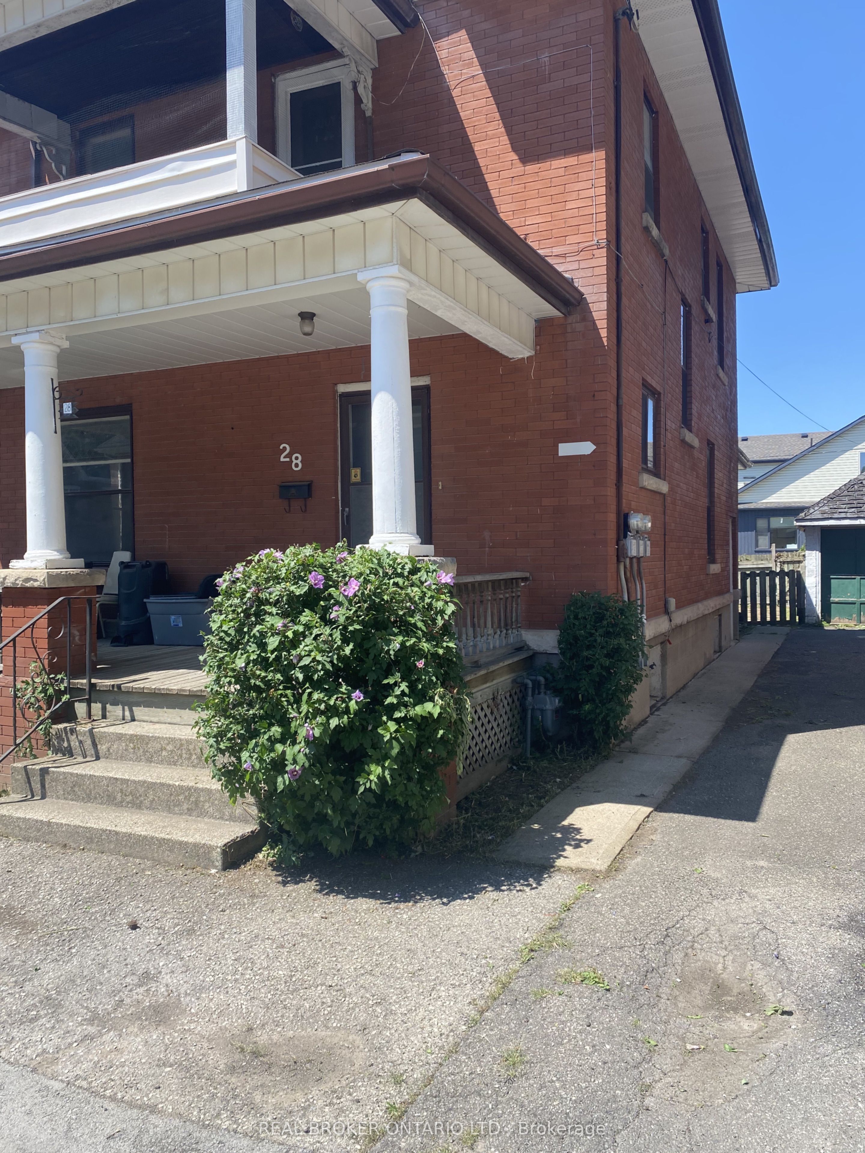 28 Grove Street, Welland, ON L3B 4B4 photo 2