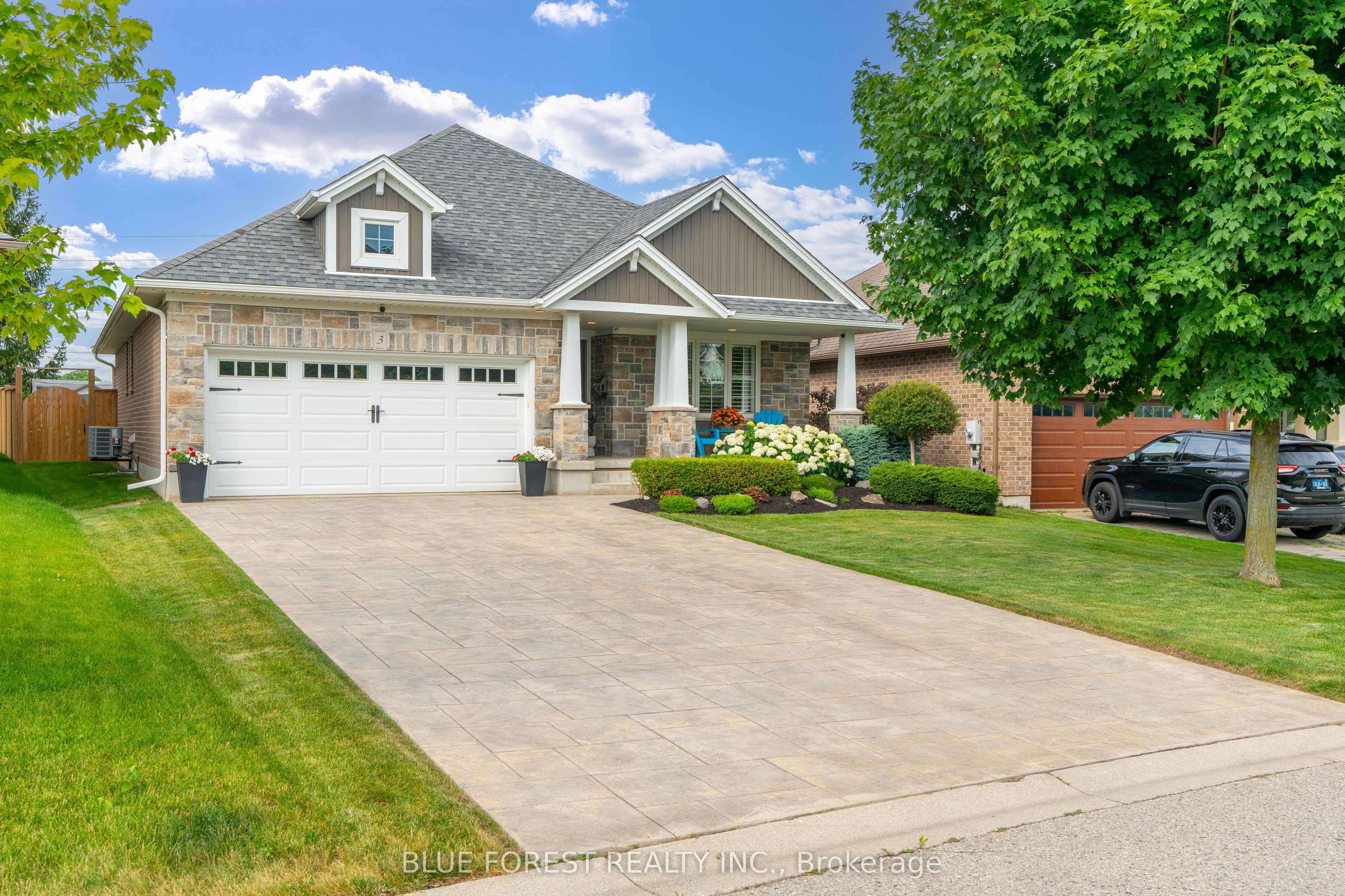 3 Sutherland Court, St. Thomas, ON N5P 3T3