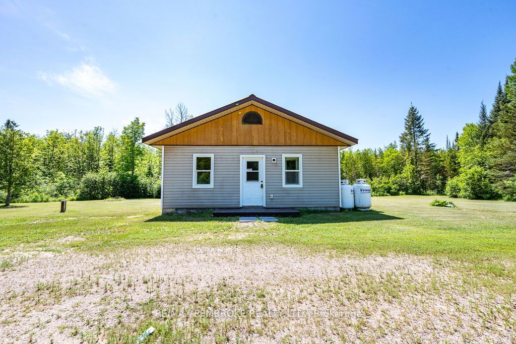 37335 Highway 17 Highway, Laurentian Hills, ON K0J 2B0 photo 4