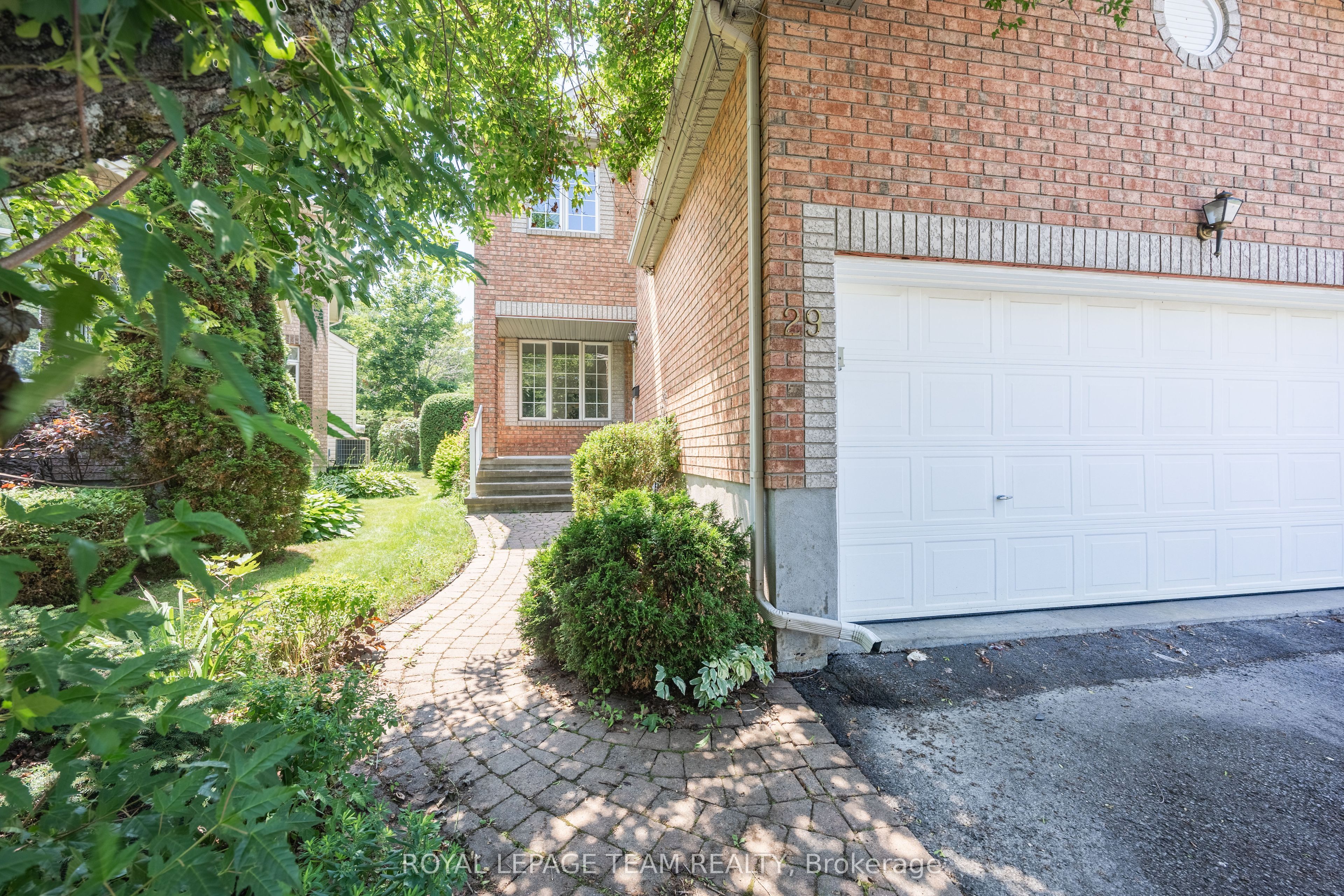 29 Keno Way, Kanata, ON K2T 1H3 photo 2