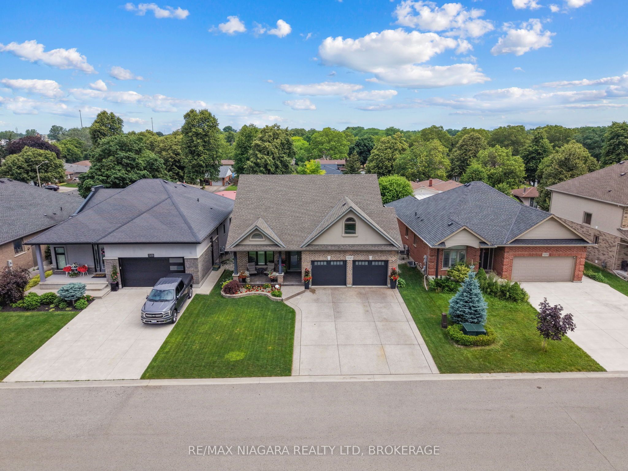 7245 Optimist Lane, Niagara Falls, ON L2E 0B3 photo 2