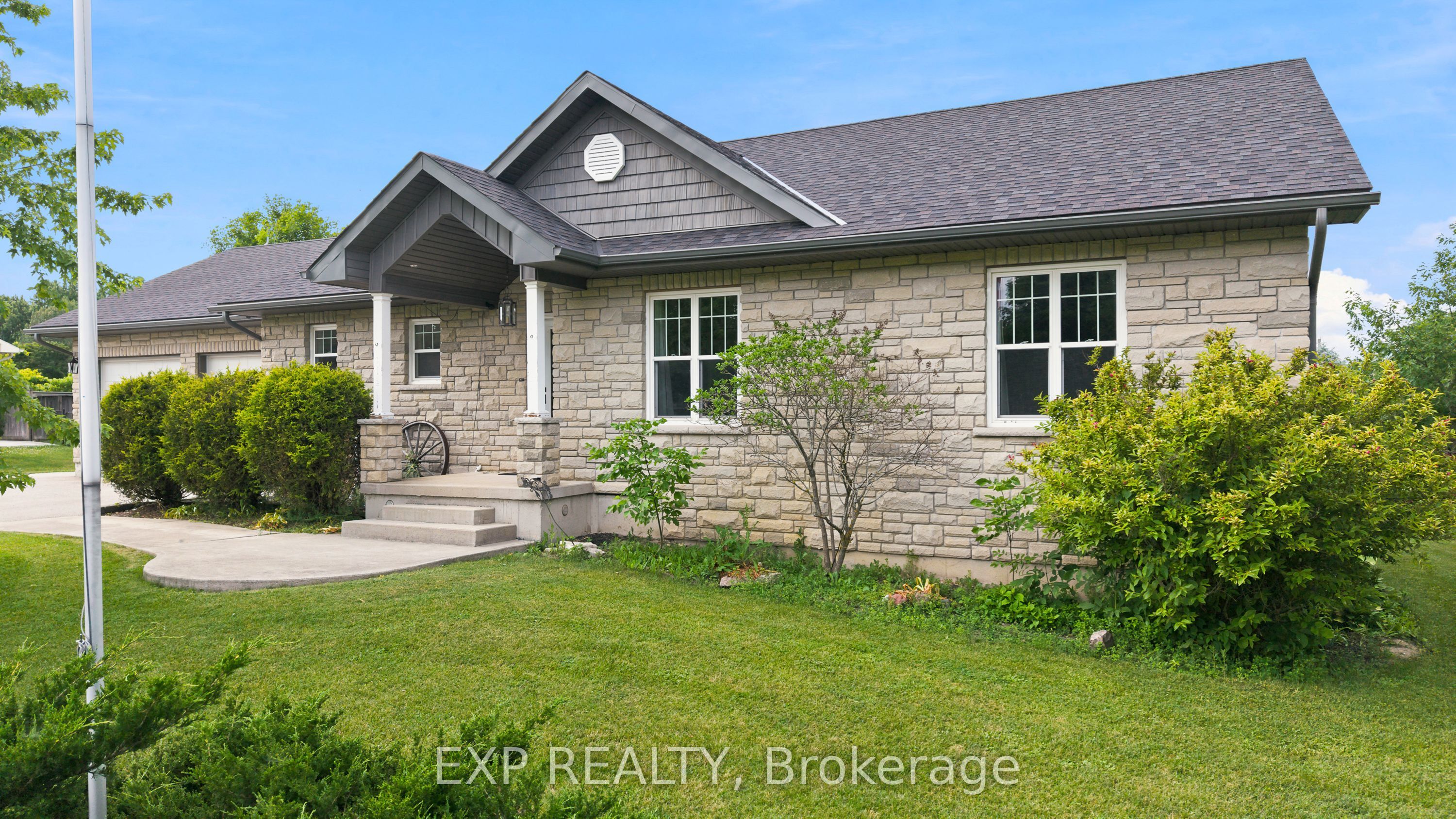 14 Regency Drive, Minto, ON N0G 1M0