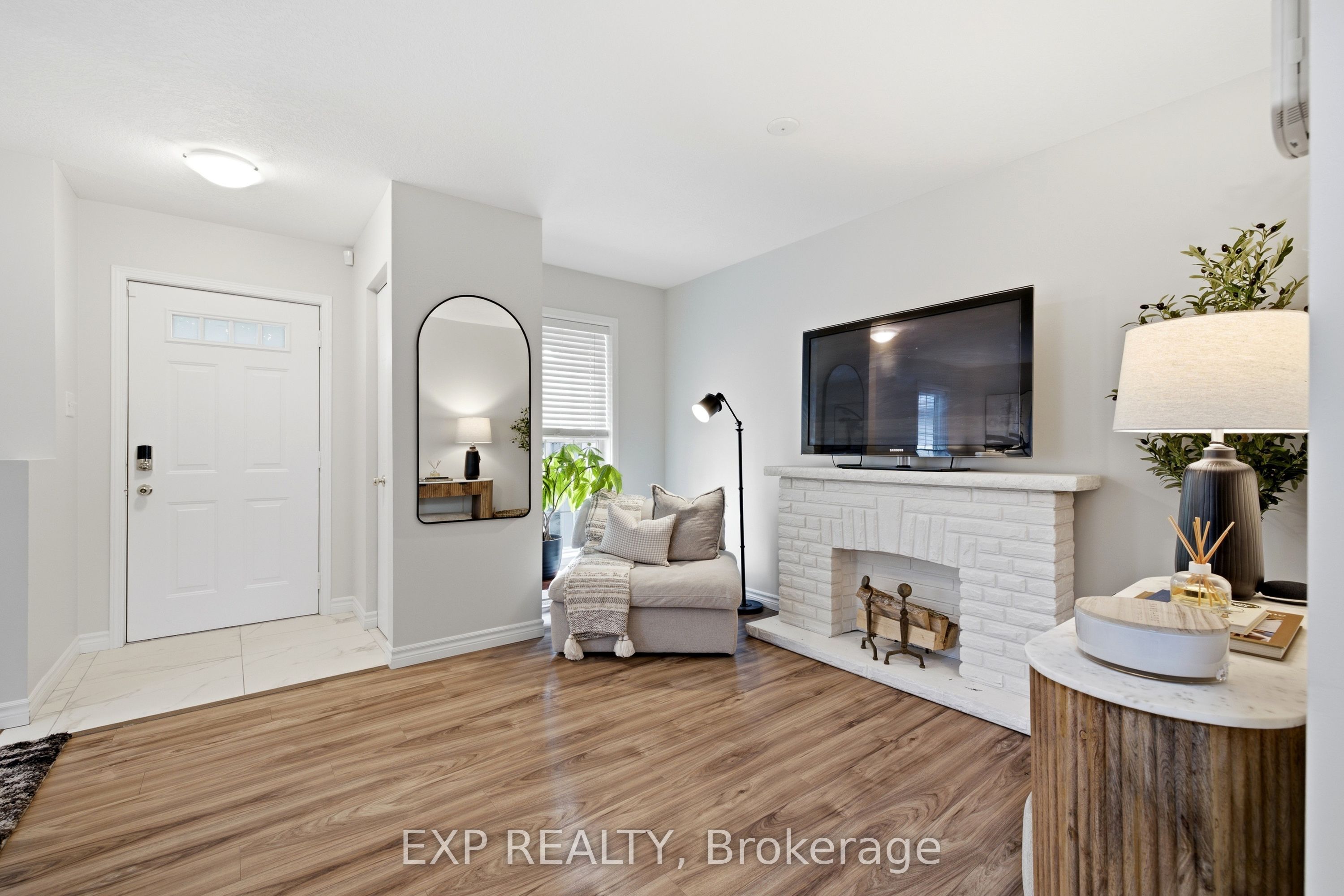 704 Jacob Lane, Waterloo, ON N2V 2A7 photo 4