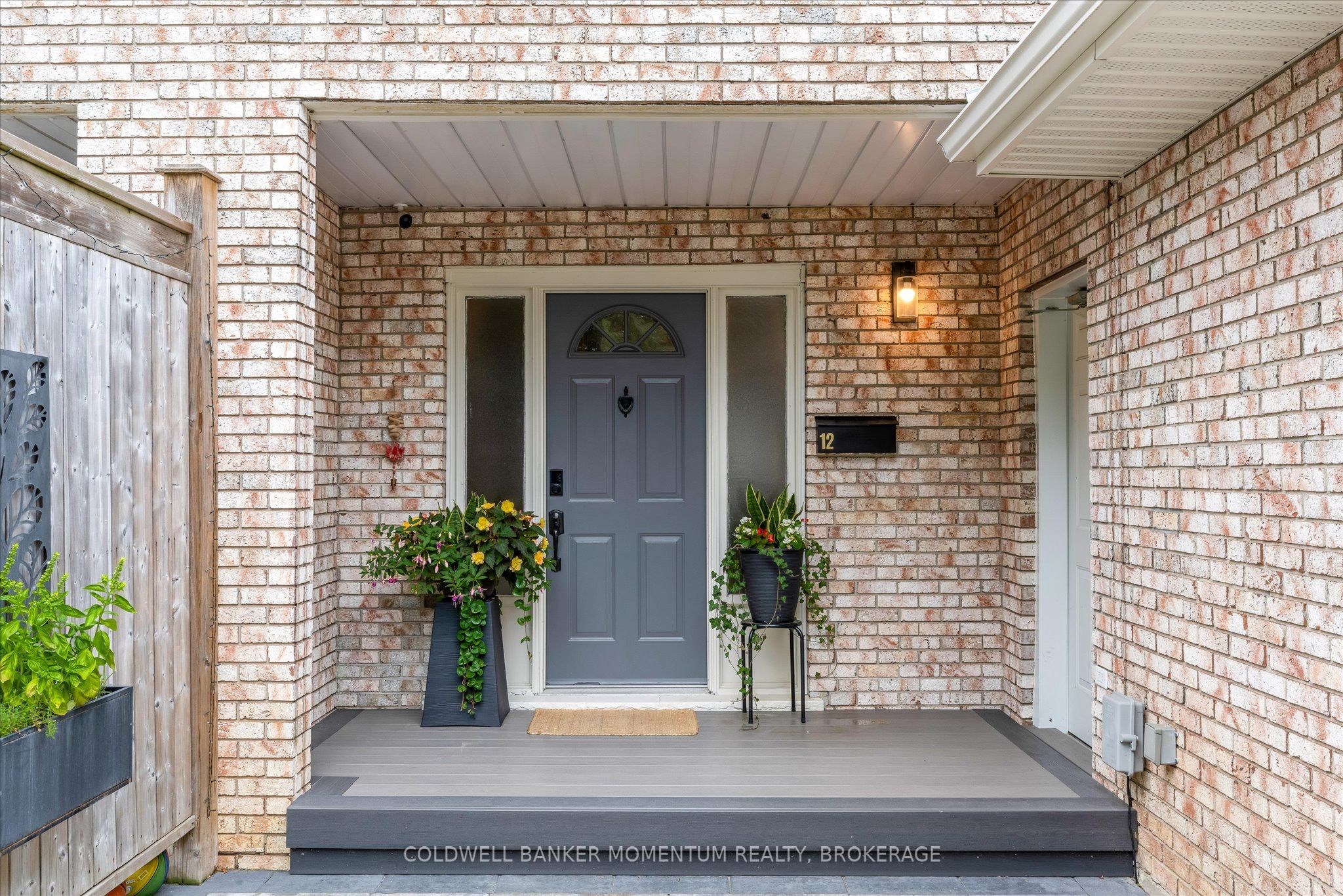 12 Woods End, Brantford, ON N3R 6M8