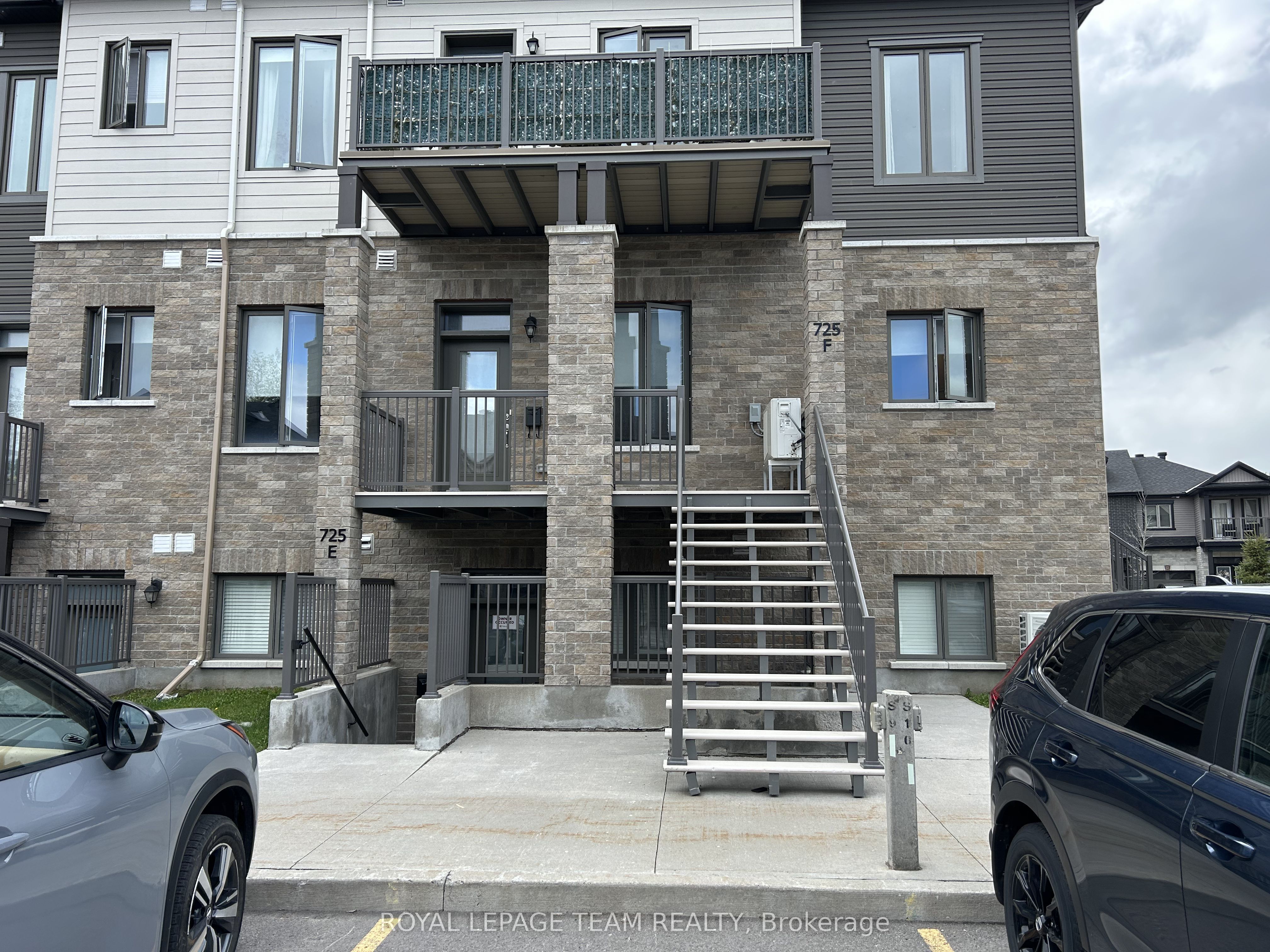 725 Dearborn Private F, Blossom Park - Airport and Area, ON K1T 0W4