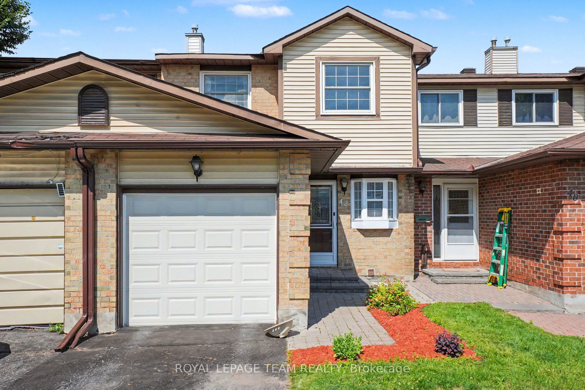 42 Sundback Lane, Kanata, ON K2L 2W8