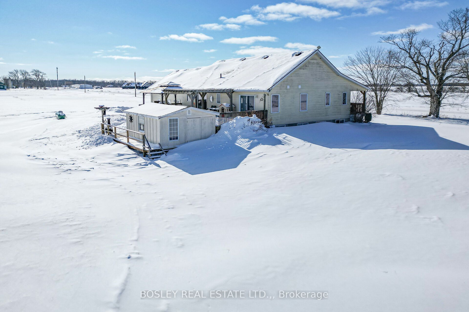 910 Holloway Bay Road, Fort Erie, ON L0S 1N0 photo 2