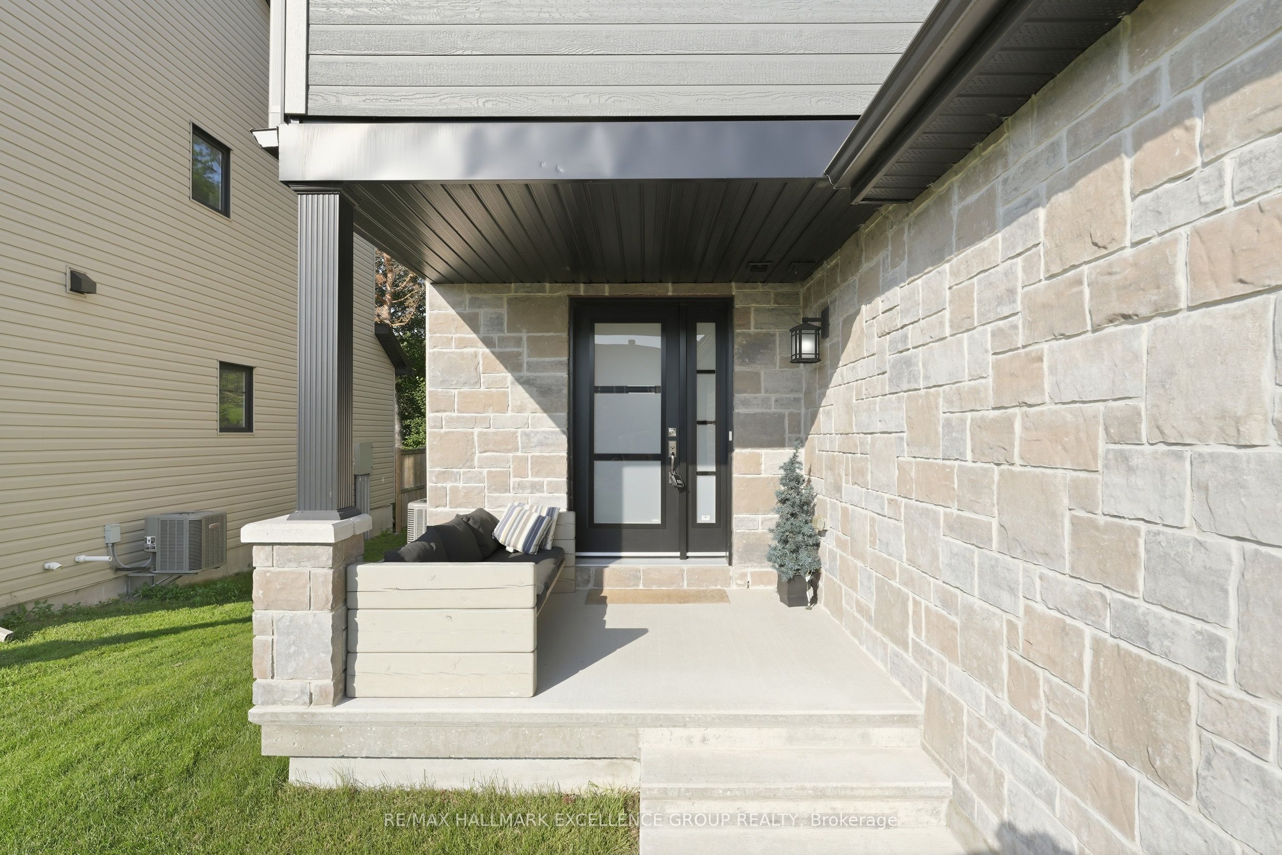 241 Dion Avenue, Clarence-Rockland, ON K4K 0M3 photo 3