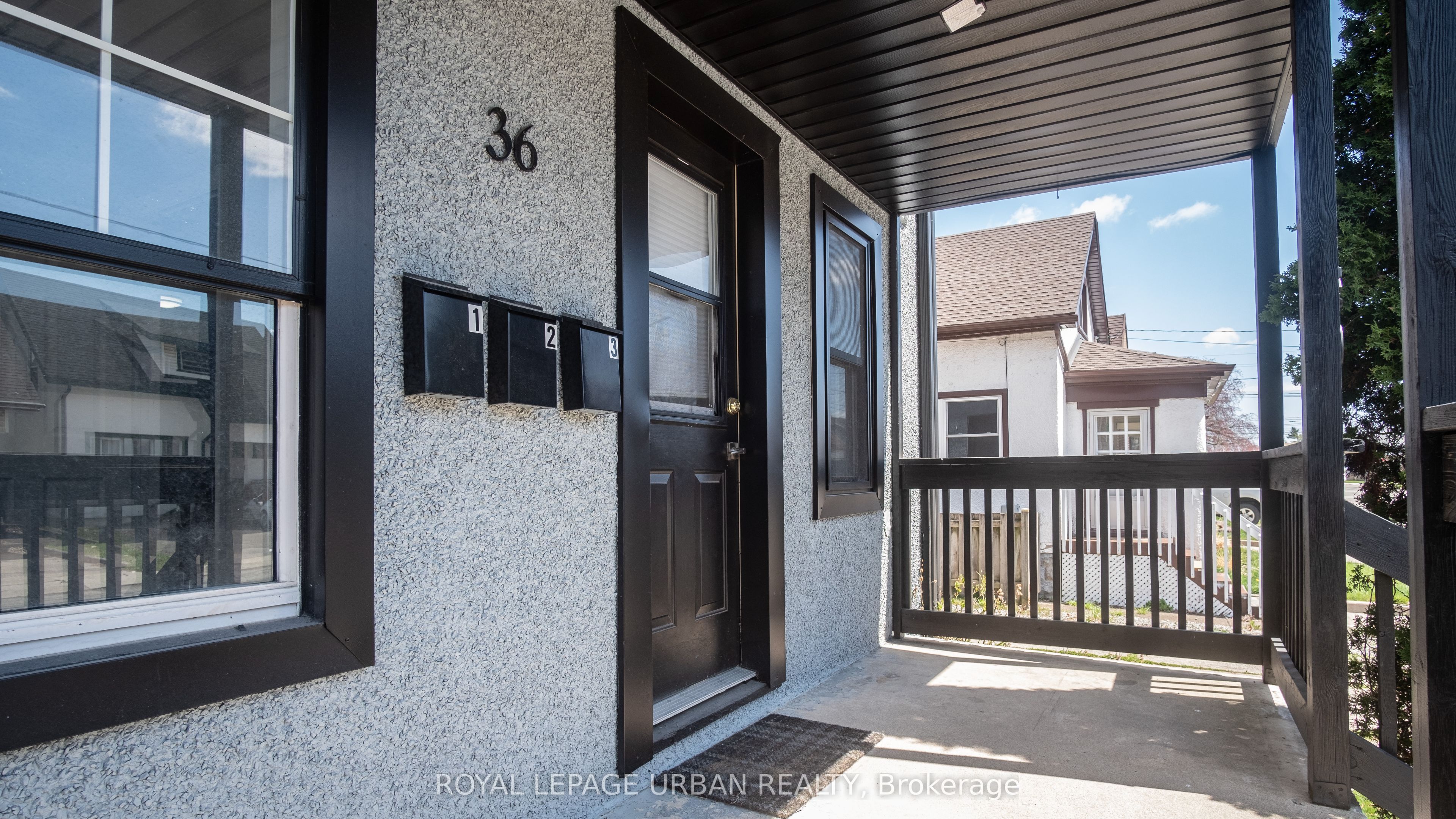 36 Welland Street Main Floor, Welland, ON L3B 4E4 photo 2