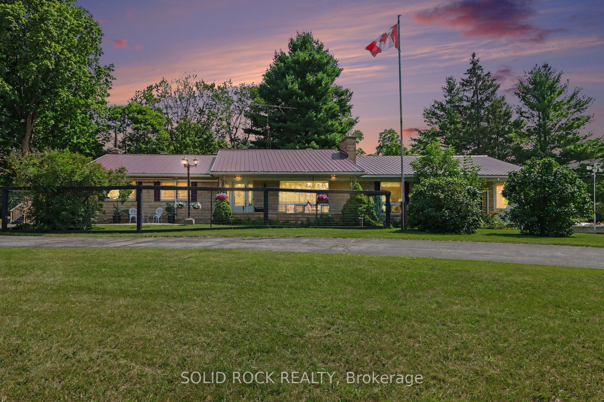 220 Highfield Crescent, Beckwith, ON K7C 3P2
