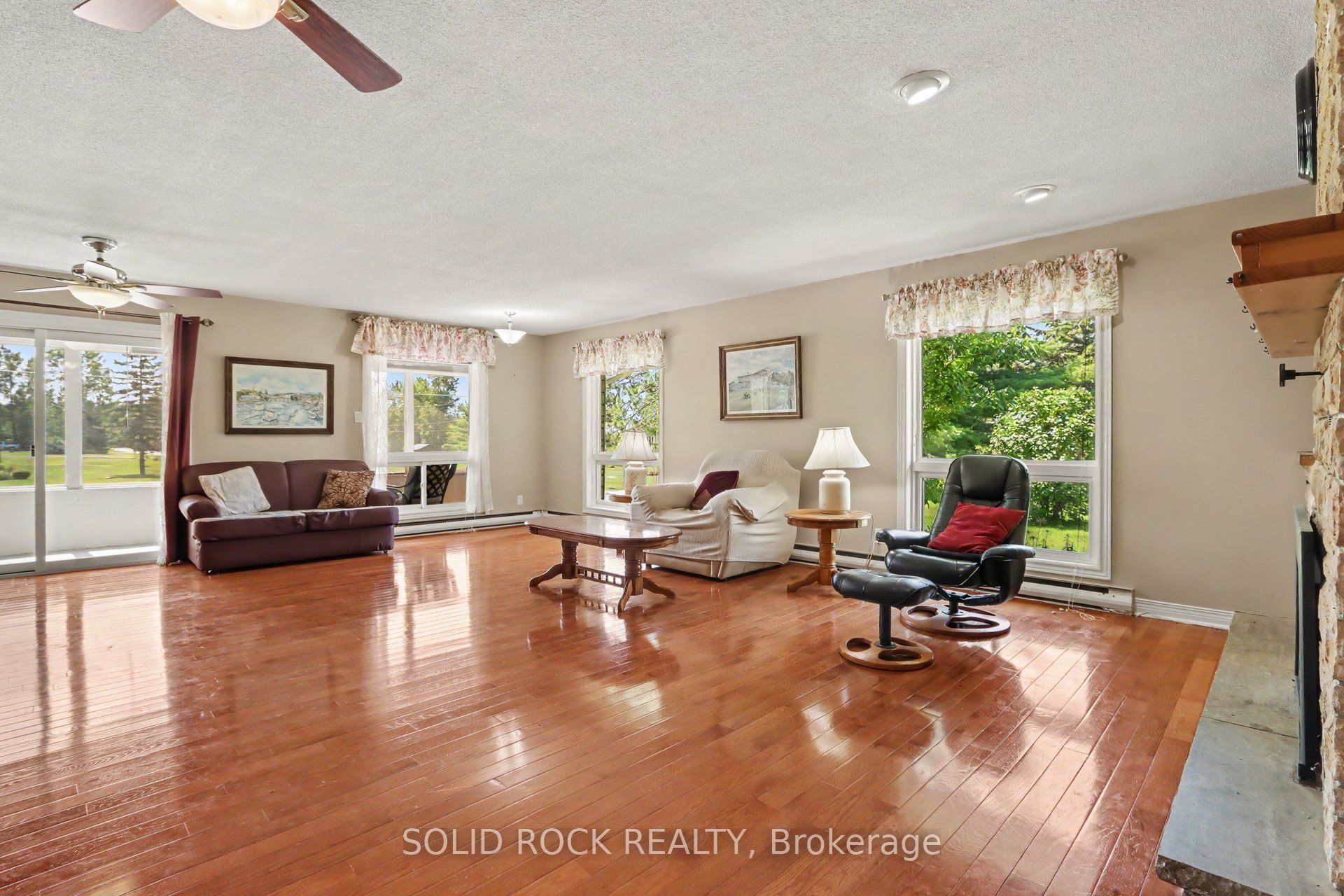 220 Highfield Crescent, Beckwith, ON K7C 3P2 photo 3