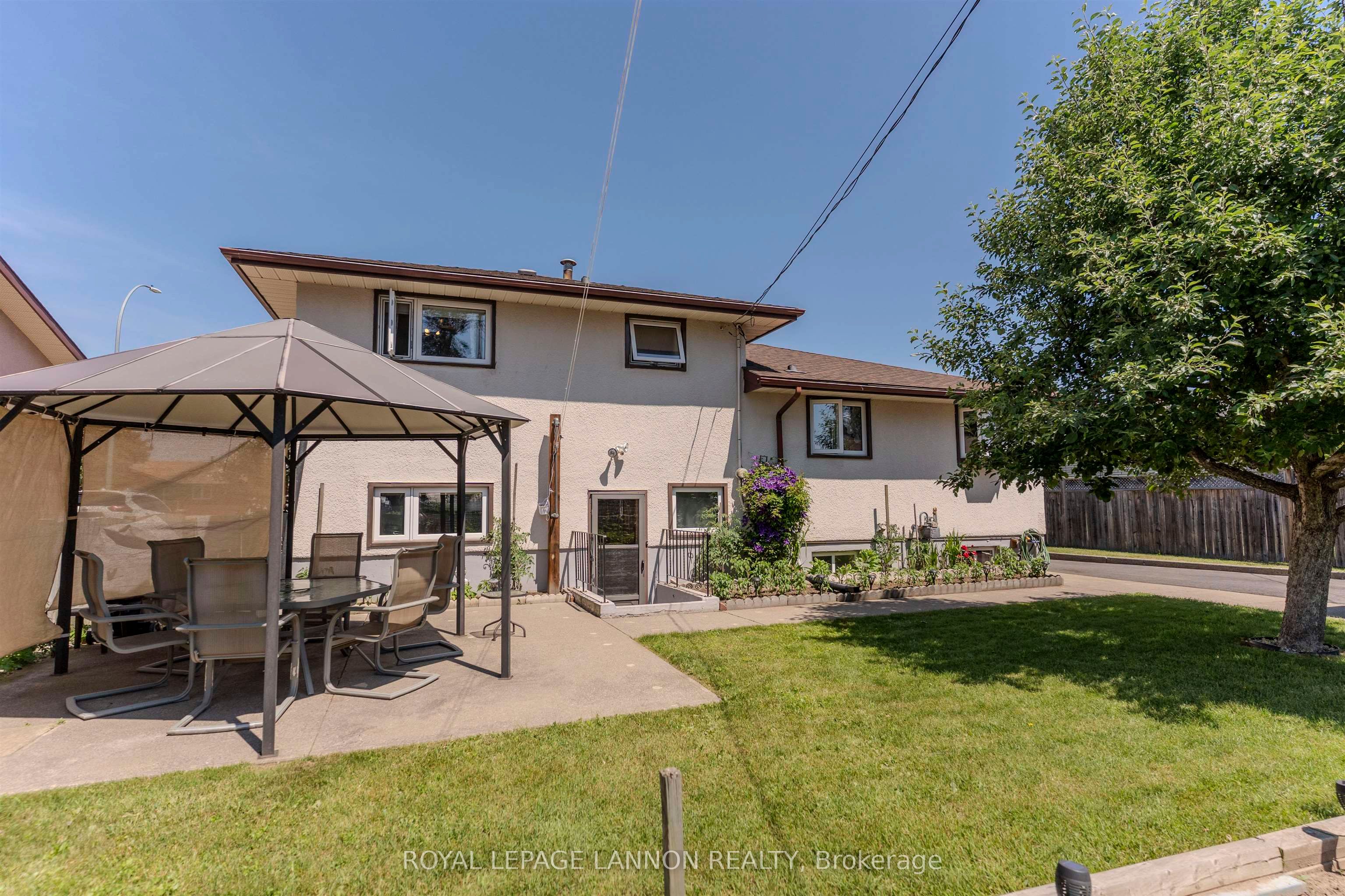 402 Victoria Ave W, Thunder Bay, ON P7C 1G7 photo 2
